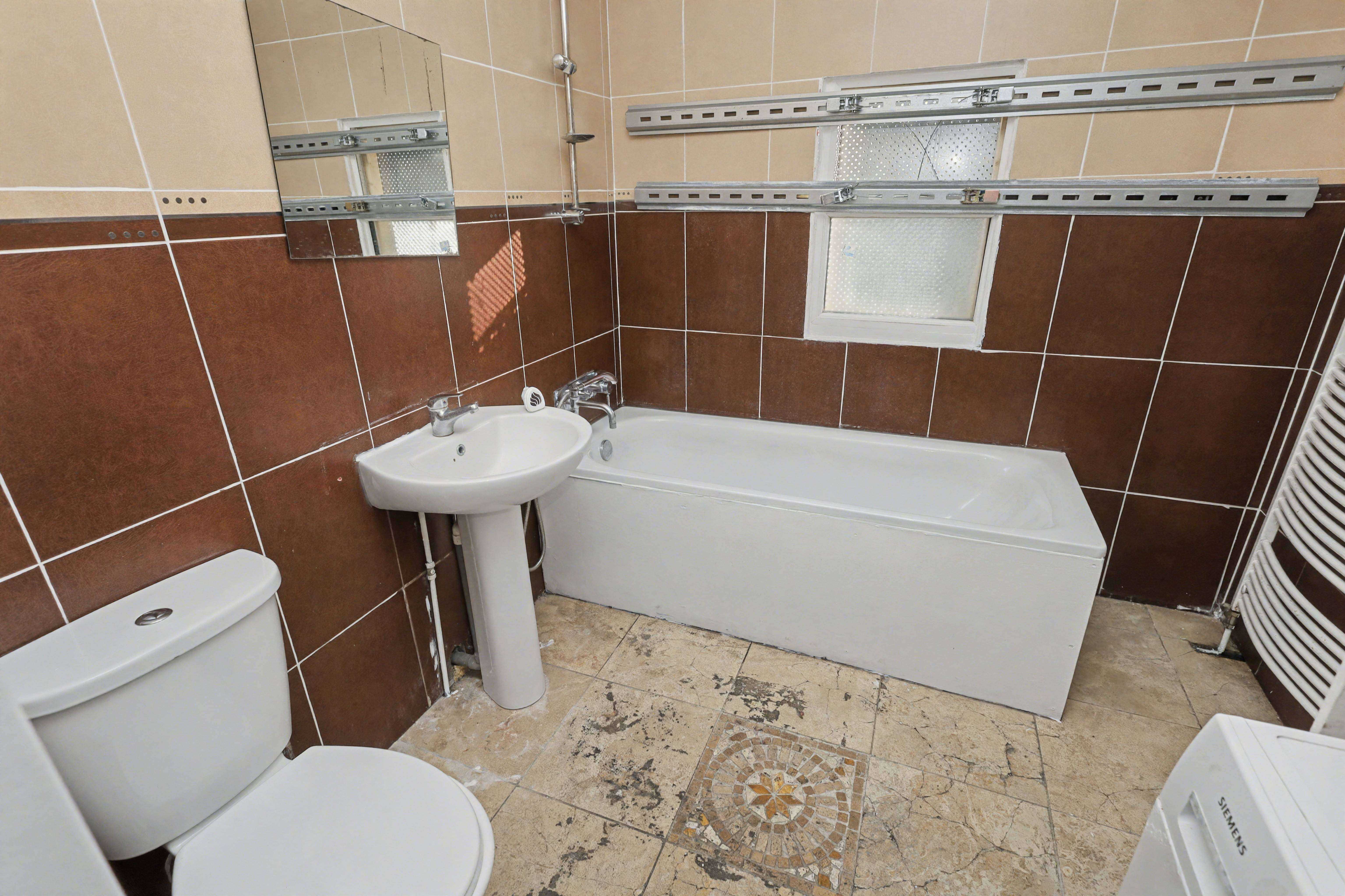 200 Whitehorse Lane, South Norwood, London SE25 6UX