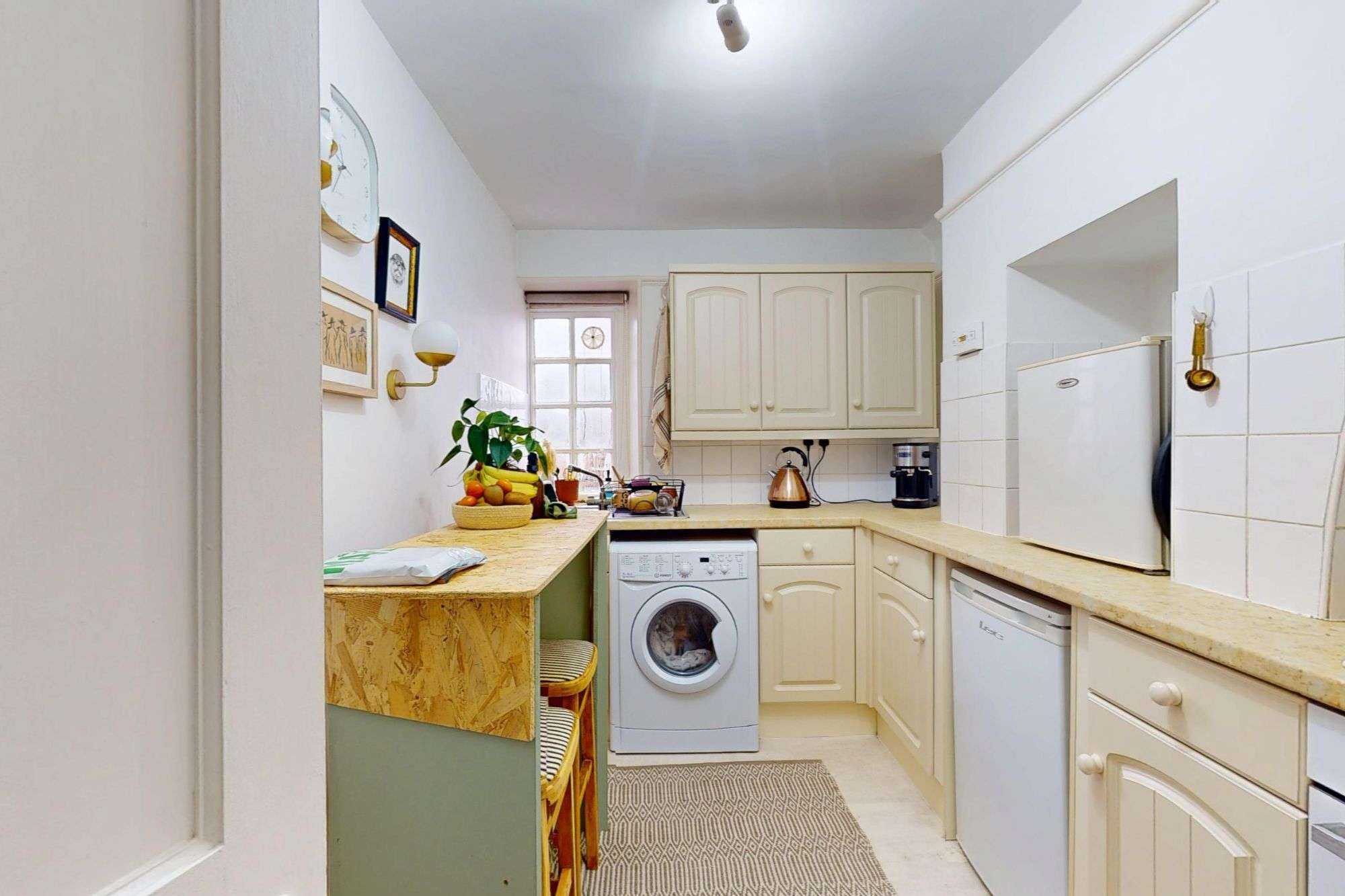 Rg10 9ld Chiltern Manor Flats, Backsideans, Wargrave, Berkshire RG10 8JR