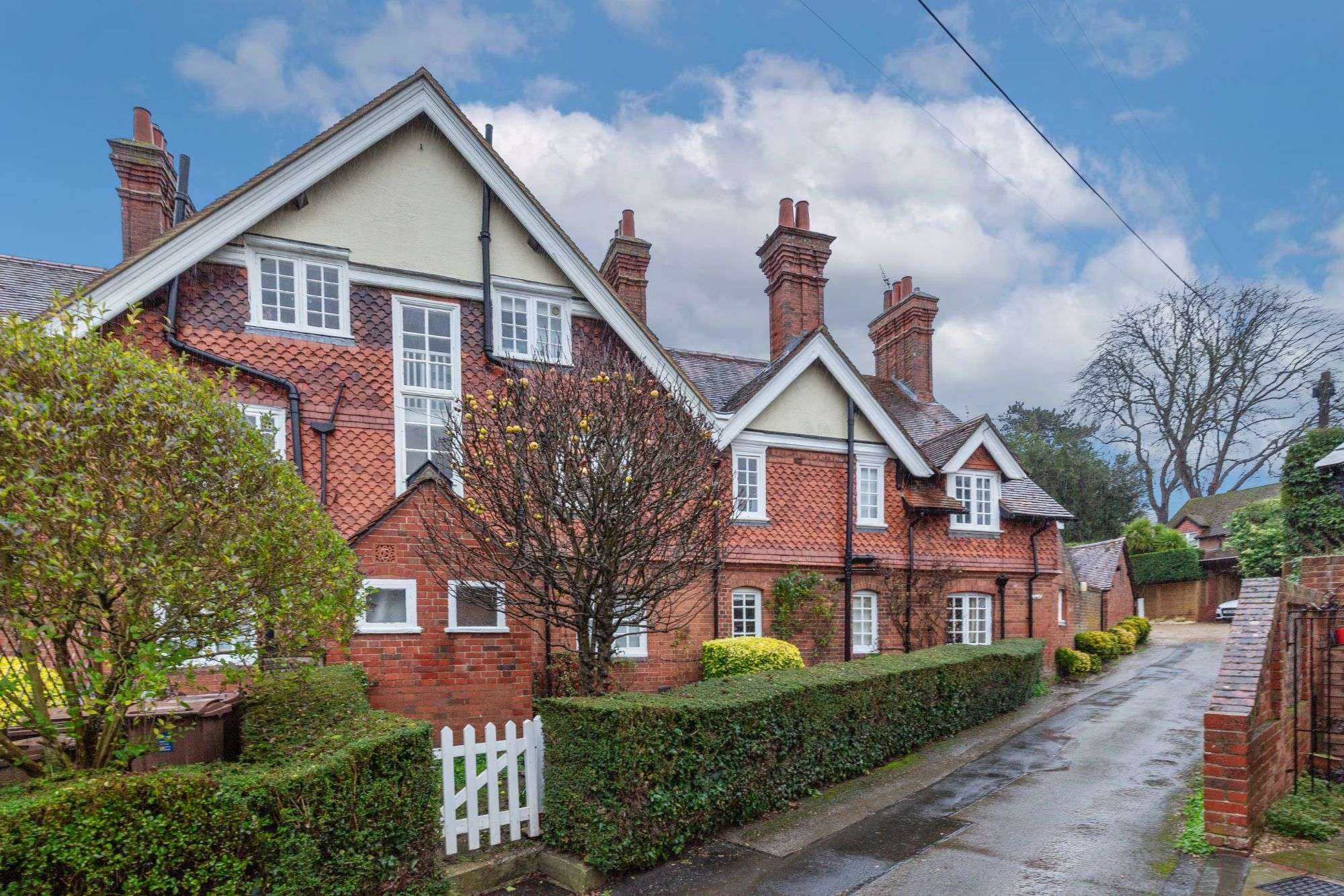 Rg10 9ld Chiltern Manor Flats, Backsideans, Wargrave, Berkshire RG10 8JR