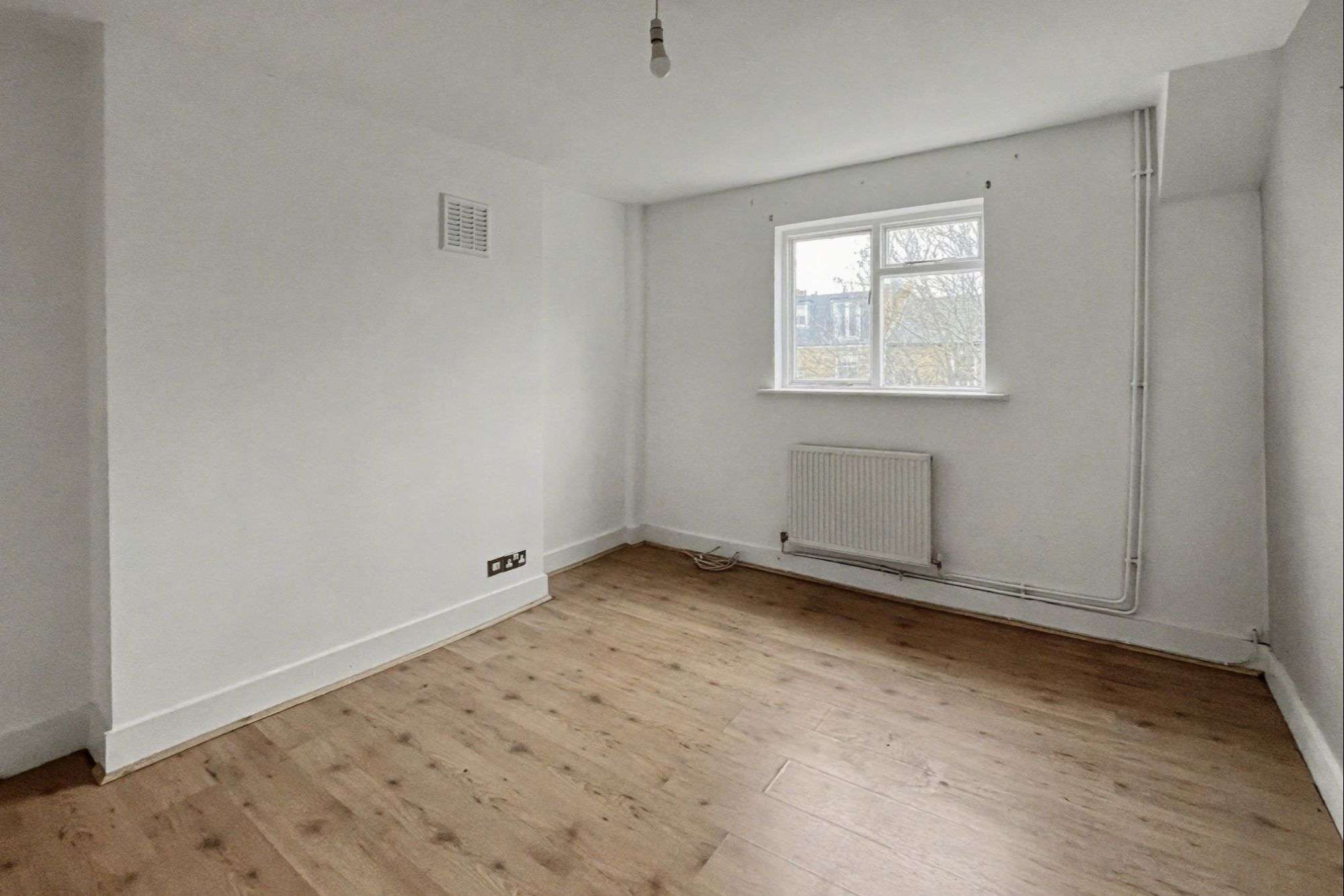 50c Cathnor Road, Shepherds Bush, London W12 9JA