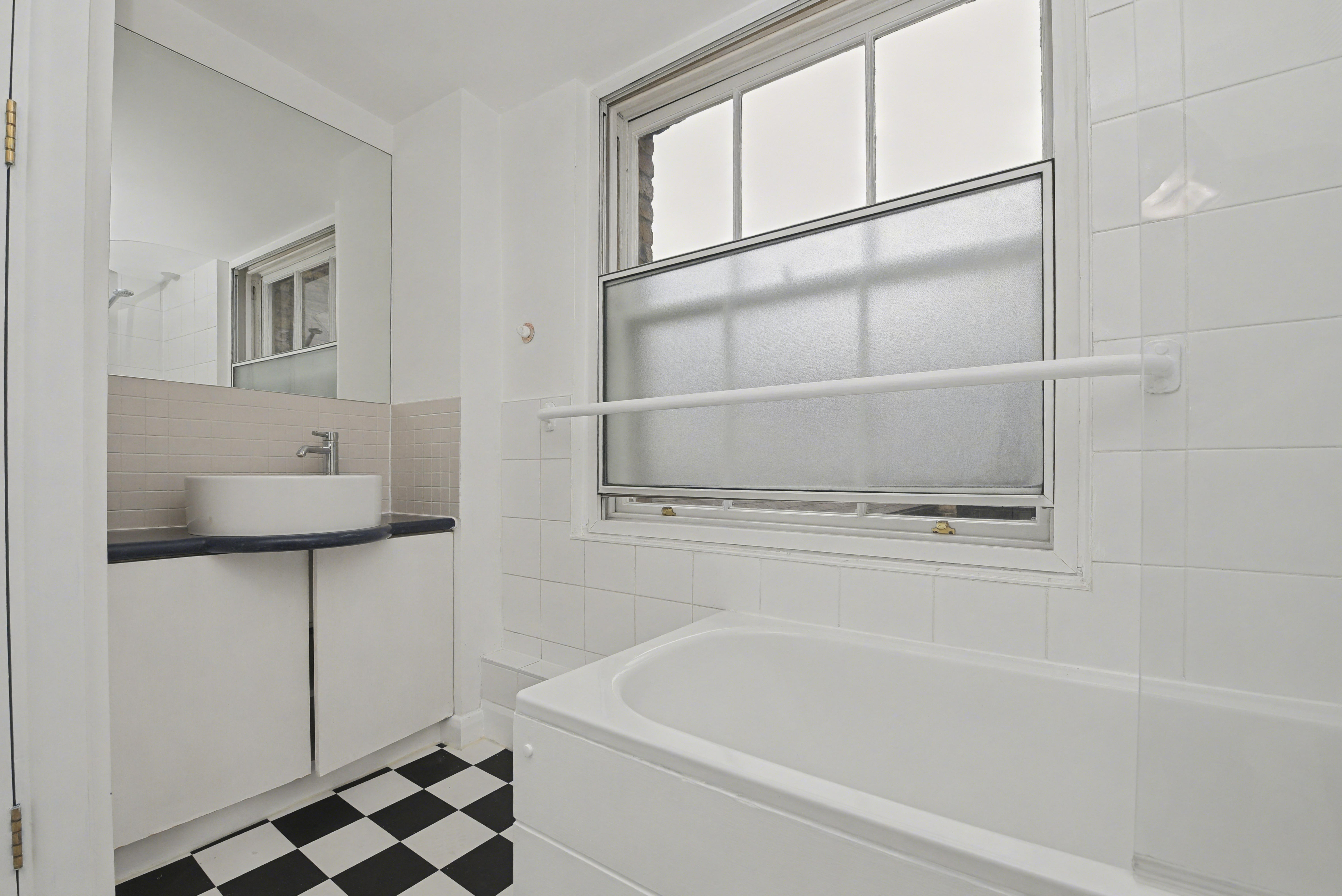 Flat 1, 7A Caledonian Road, Islington, London N1 9DX