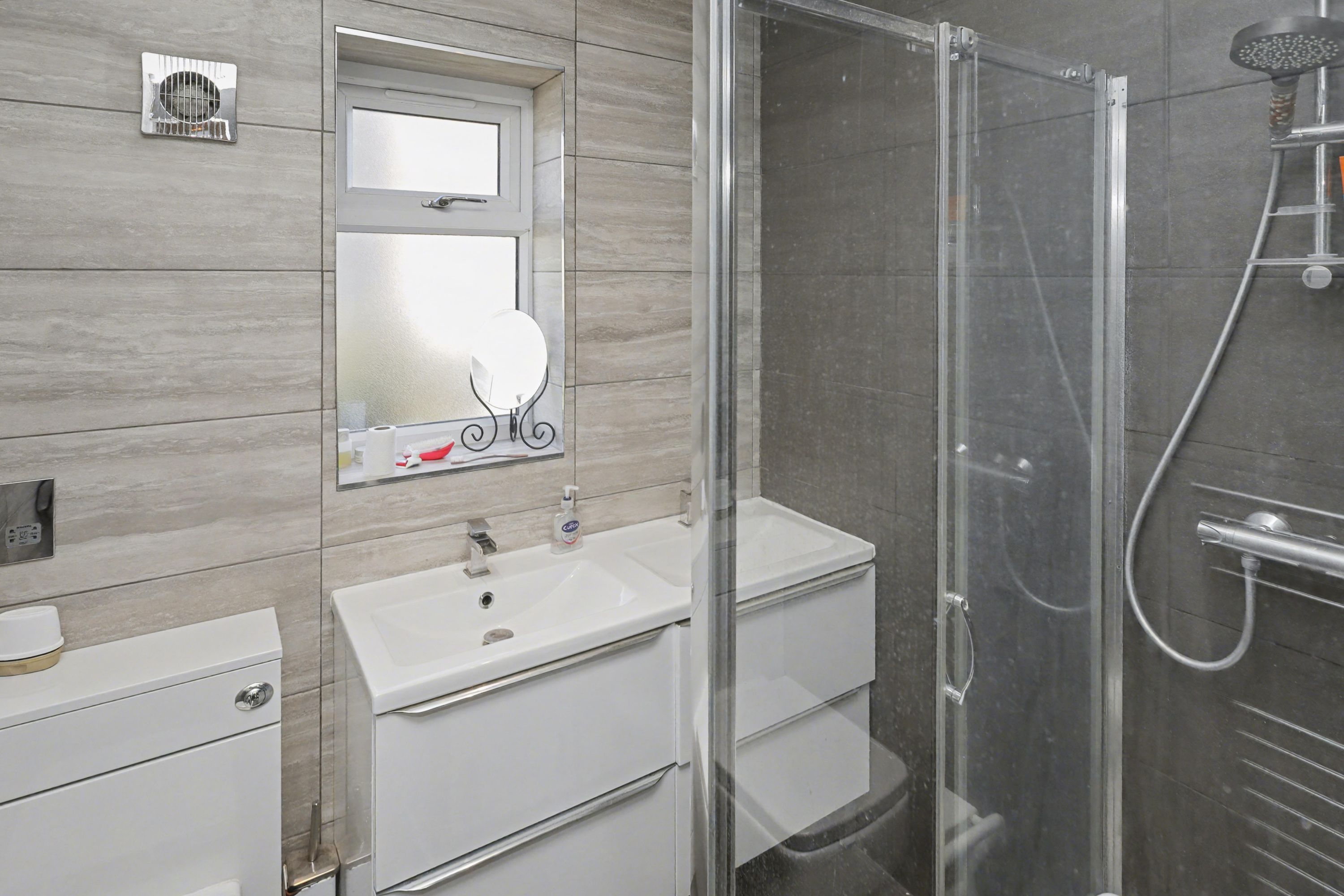 118 Lodge Crescent, Waltham Cross, Hertfordshire, EN8 8BJ