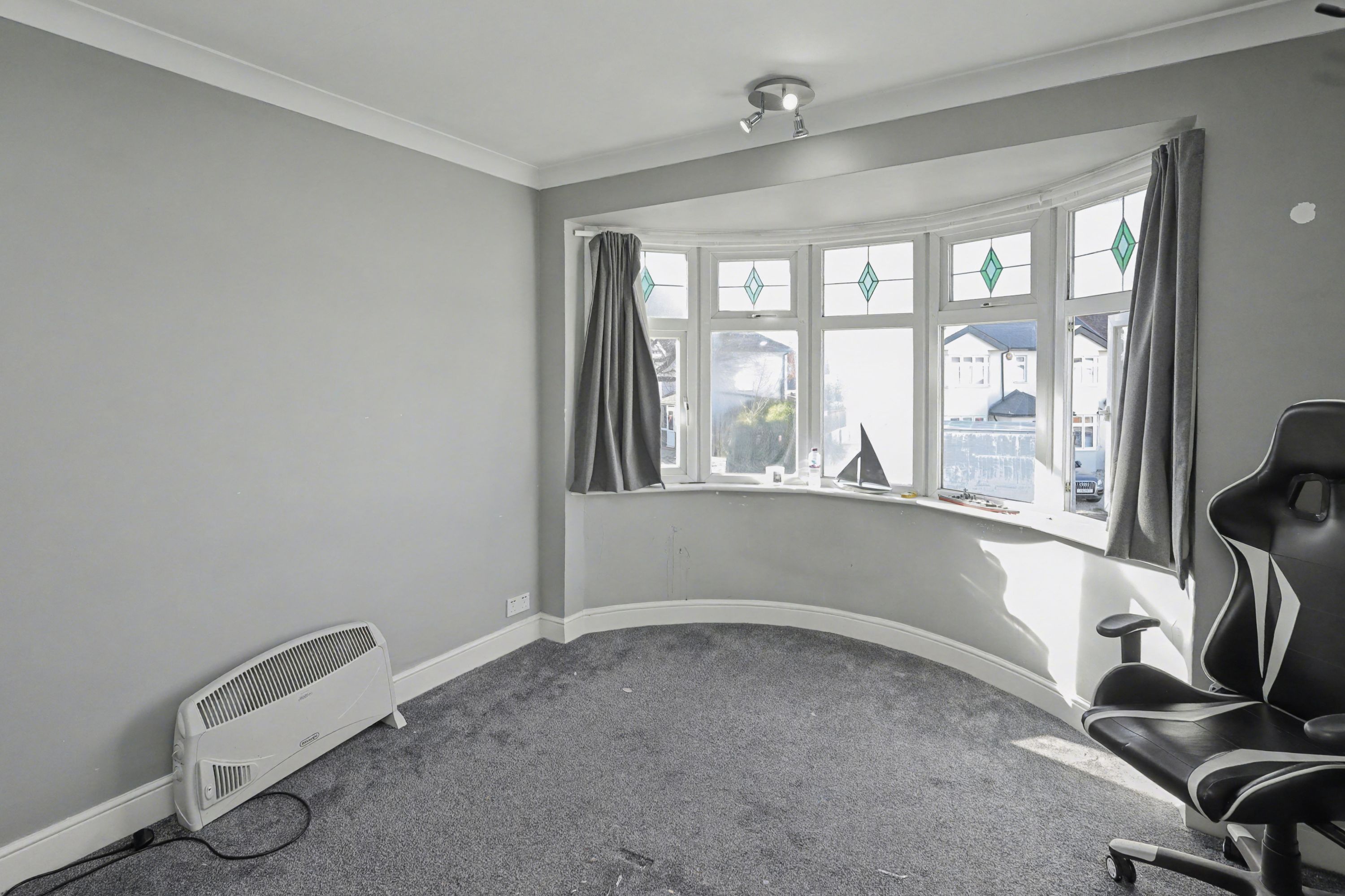 118 Lodge Crescent, Waltham Cross, Hertfordshire, EN8 8BJ