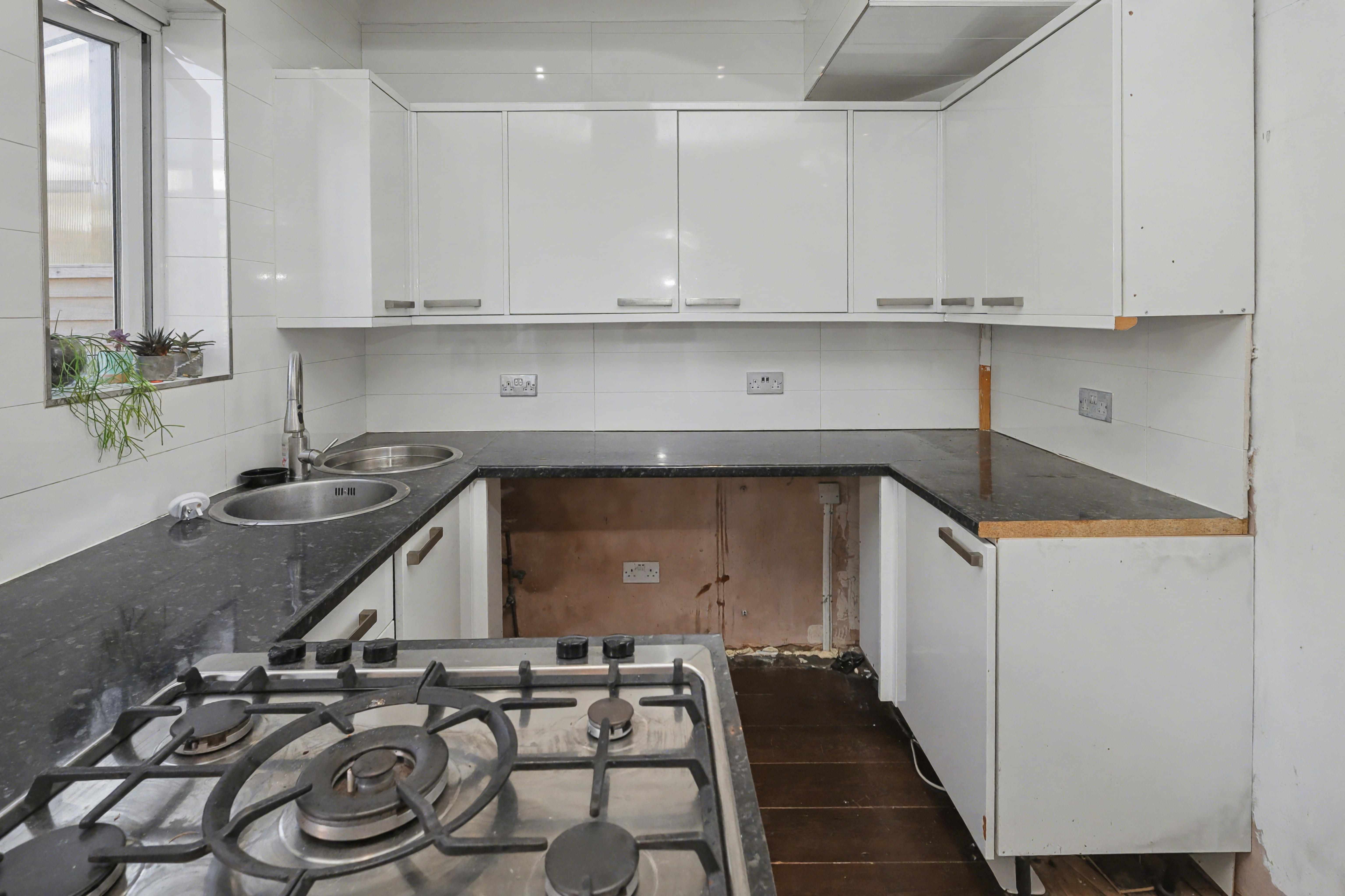 118 Lodge Crescent, Waltham Cross, Hertfordshire, EN8 8BJ