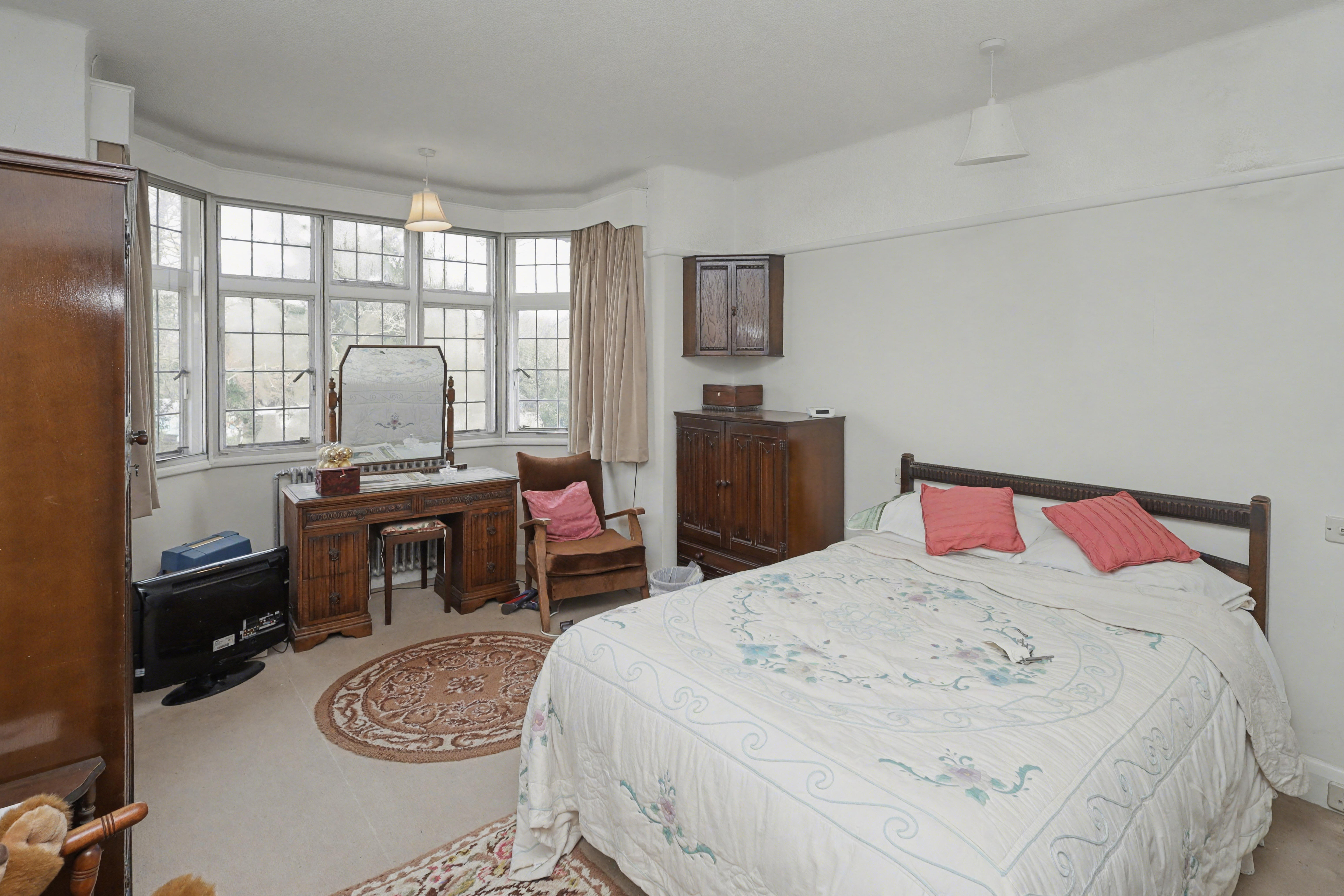 48 Clay Hill, Enfield, EN2 9AW