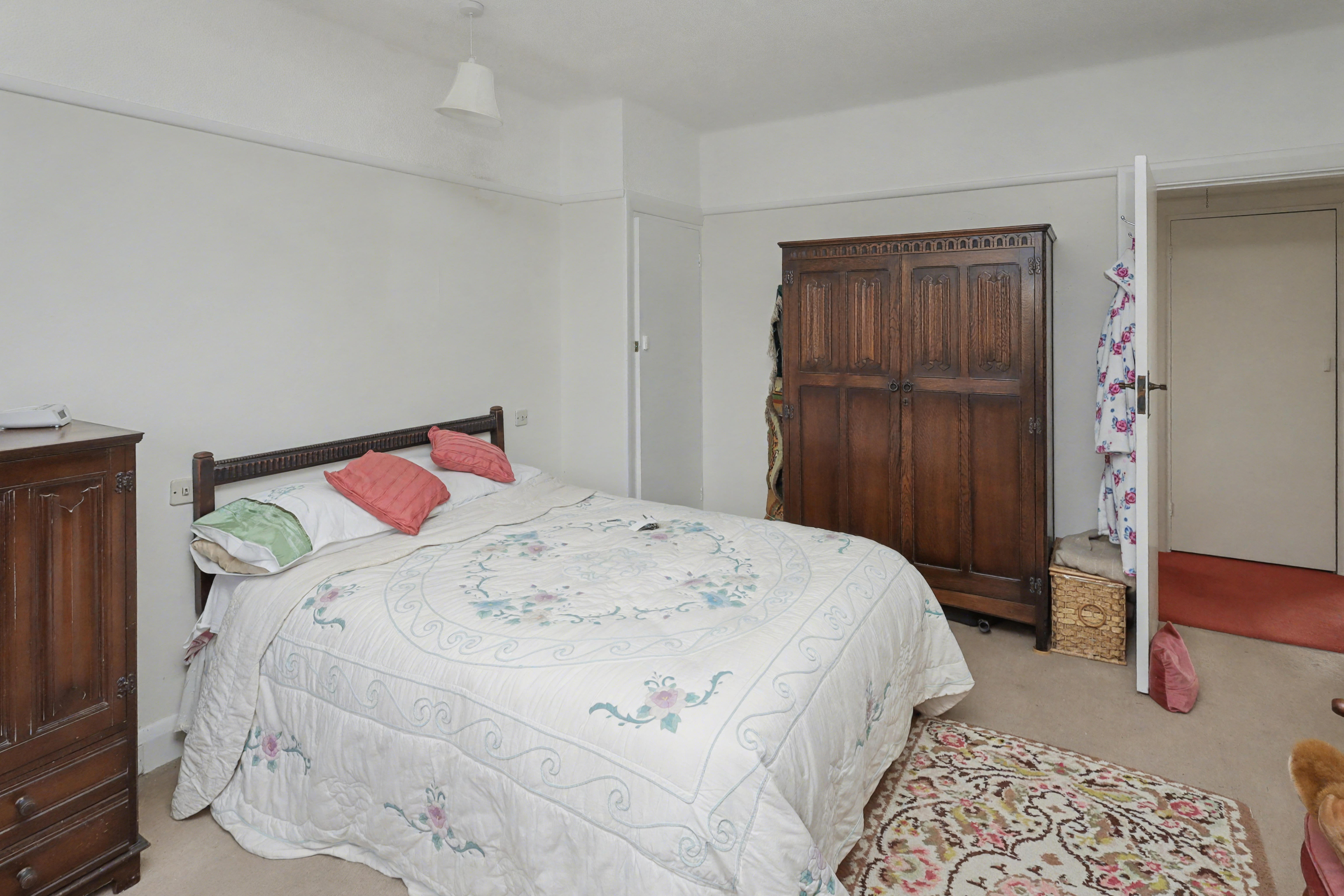 48 Clay Hill, Enfield, EN2 9AW