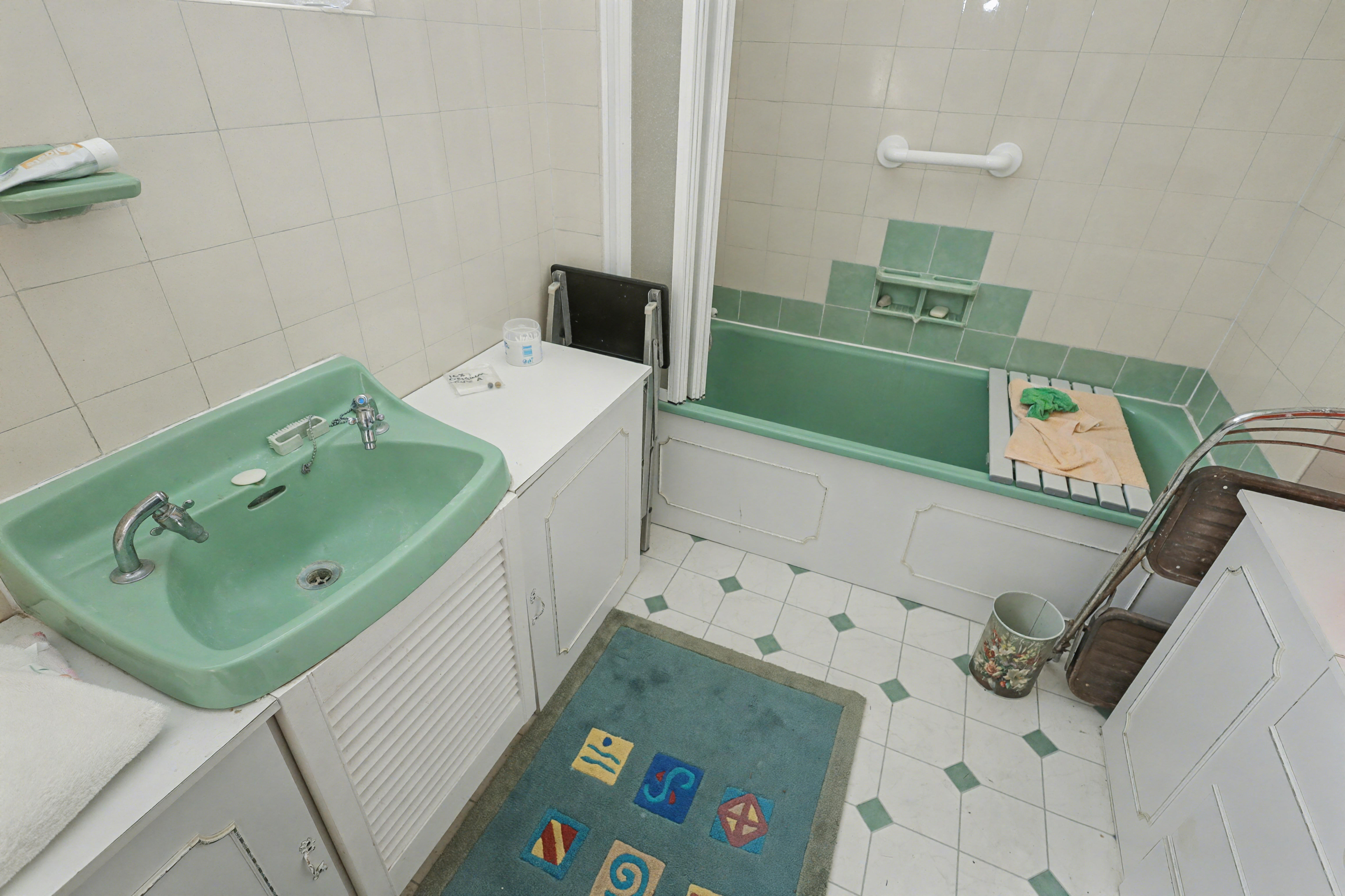 48 Clay Hill, Enfield, EN2 9AW