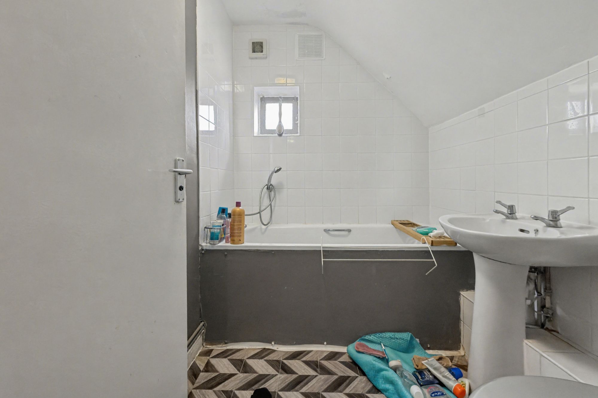 Flat 3, 22 Burghley Road, London, N8 0QE