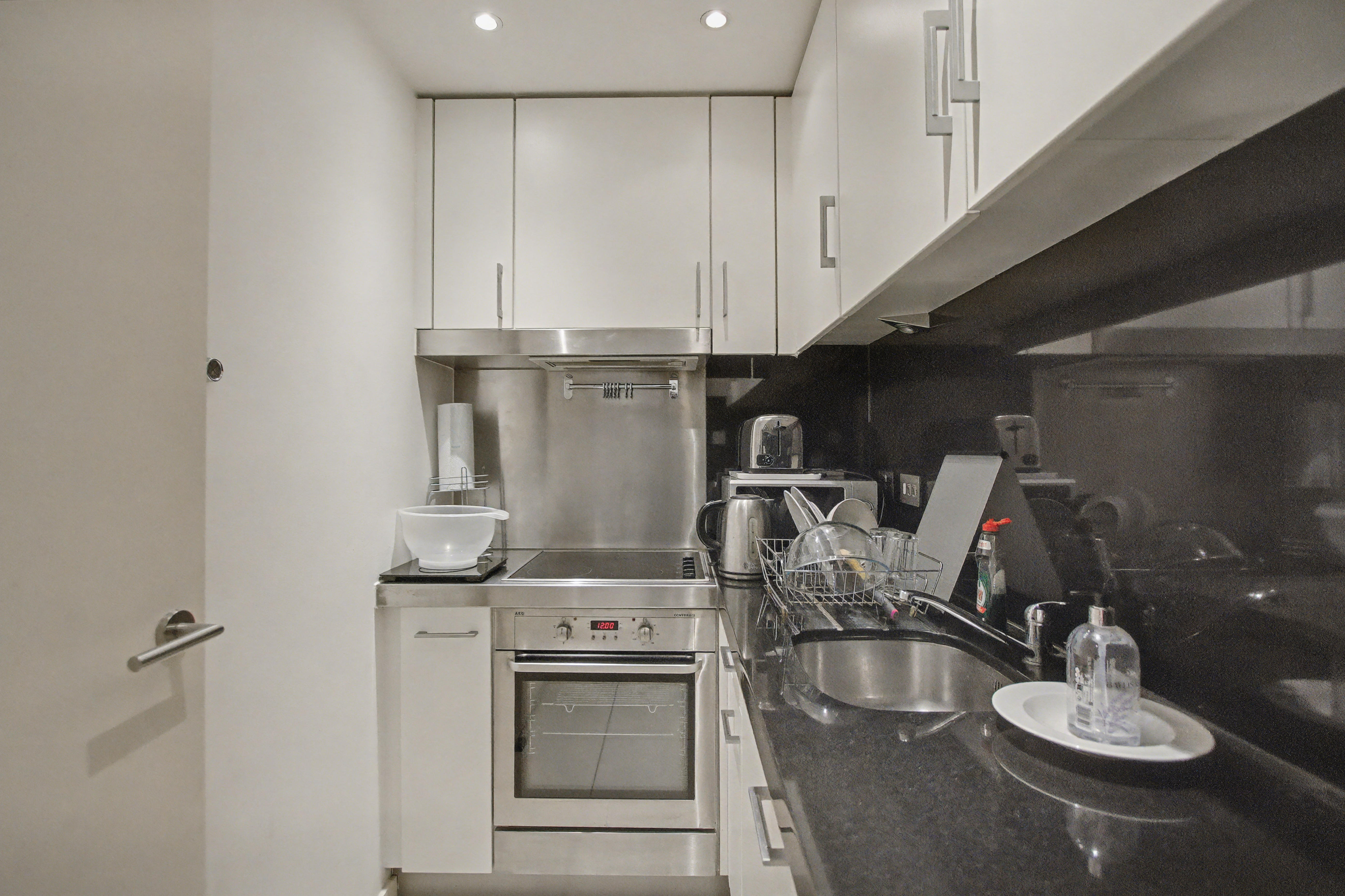 524 New Providence Wharf, 1 Fairmont Avenue, Canary Wharf, London, E14 9PL