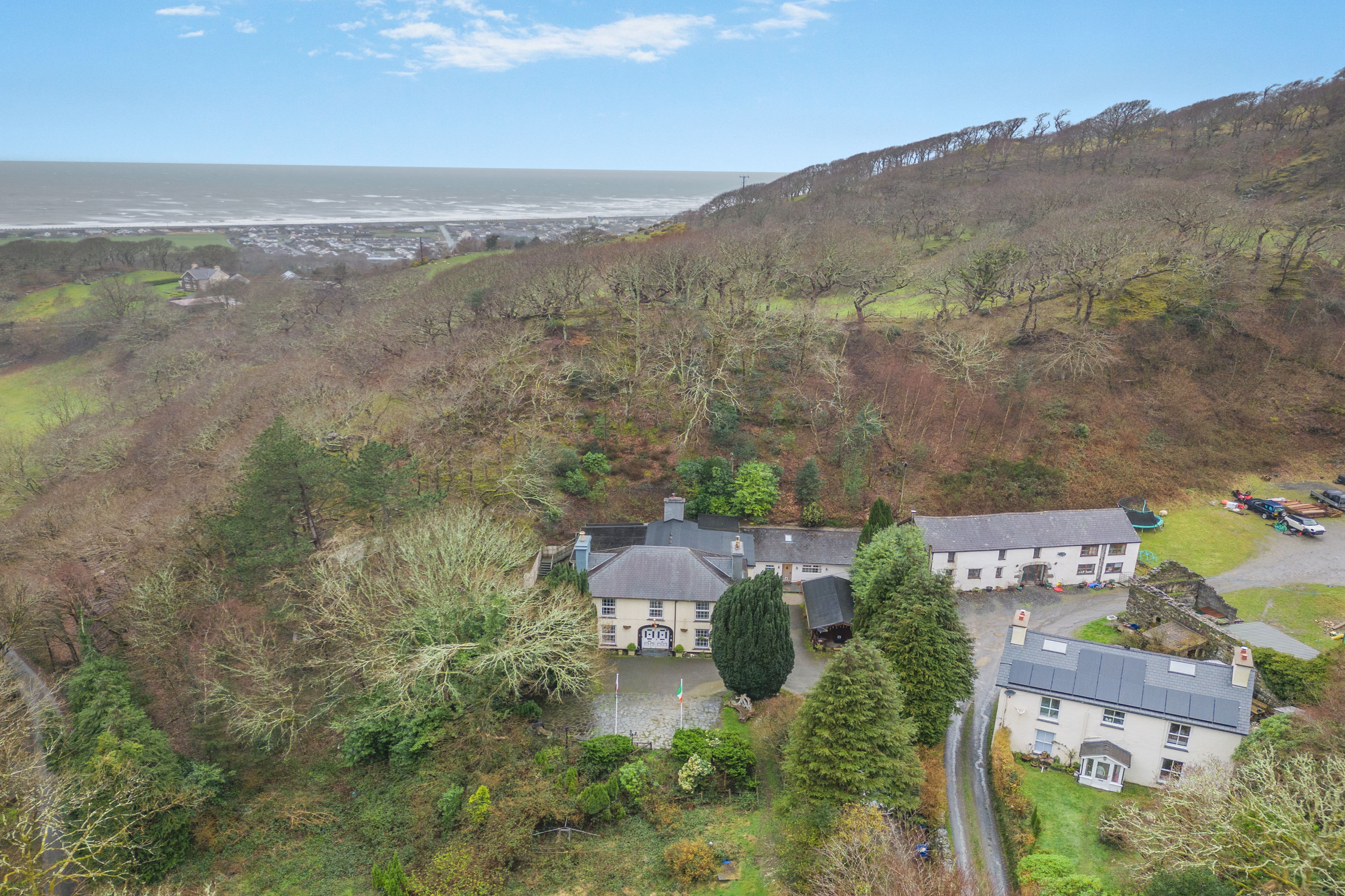 Panteinion Hall, Ffordd Panteinion, Friog, Fairbourne, Gwynedd, LL38 2TJ