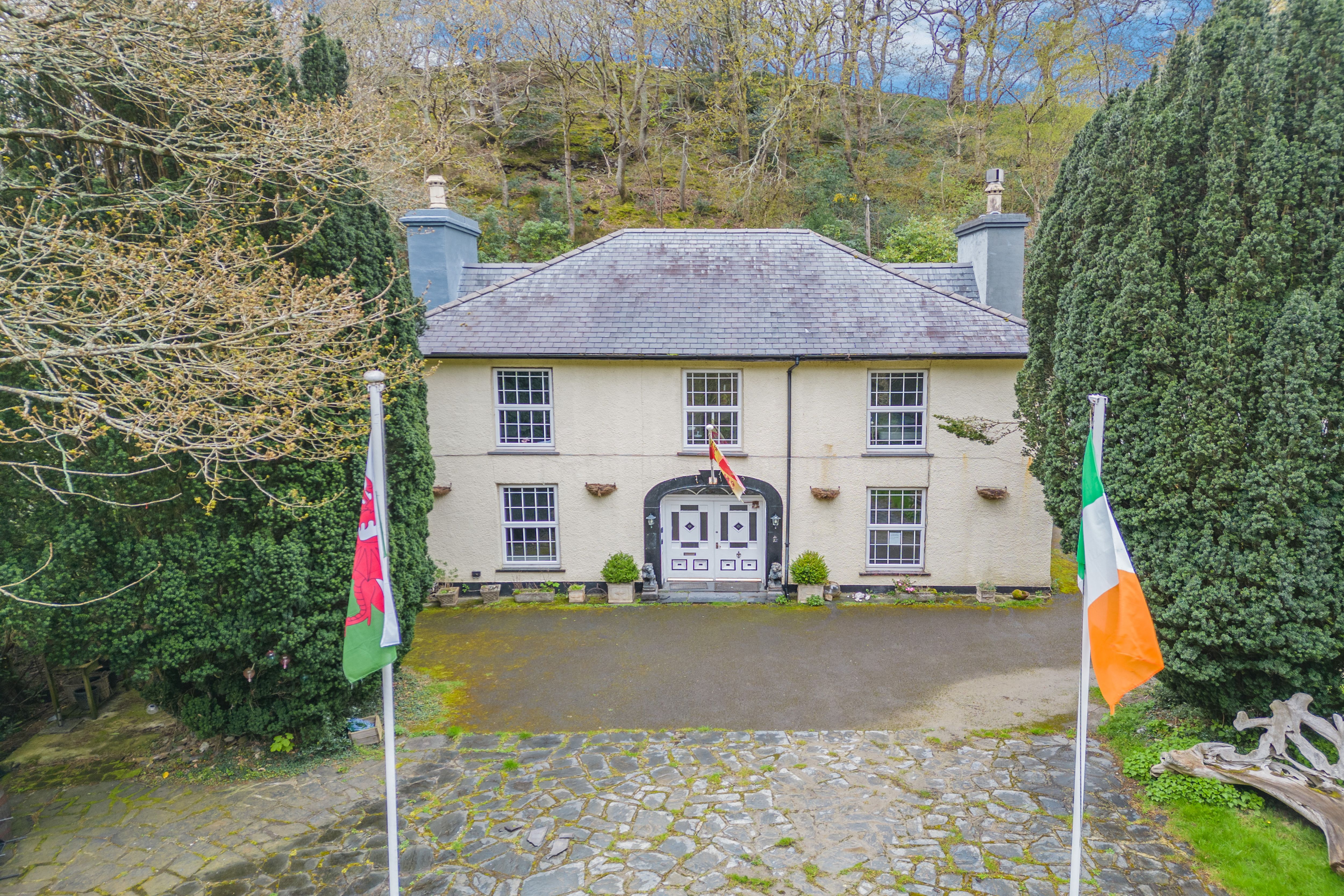 Panteinion Hall, Ffordd Panteinion, Friog, Fairbourne, Gwynedd, LL38 2TJ