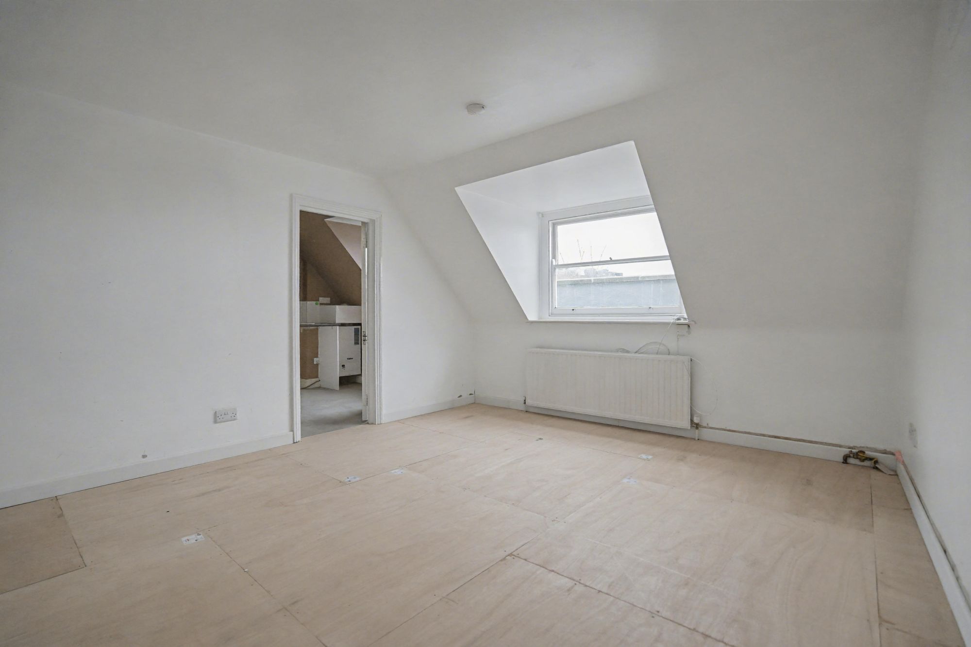 37E Russell Road, London W14 8HT