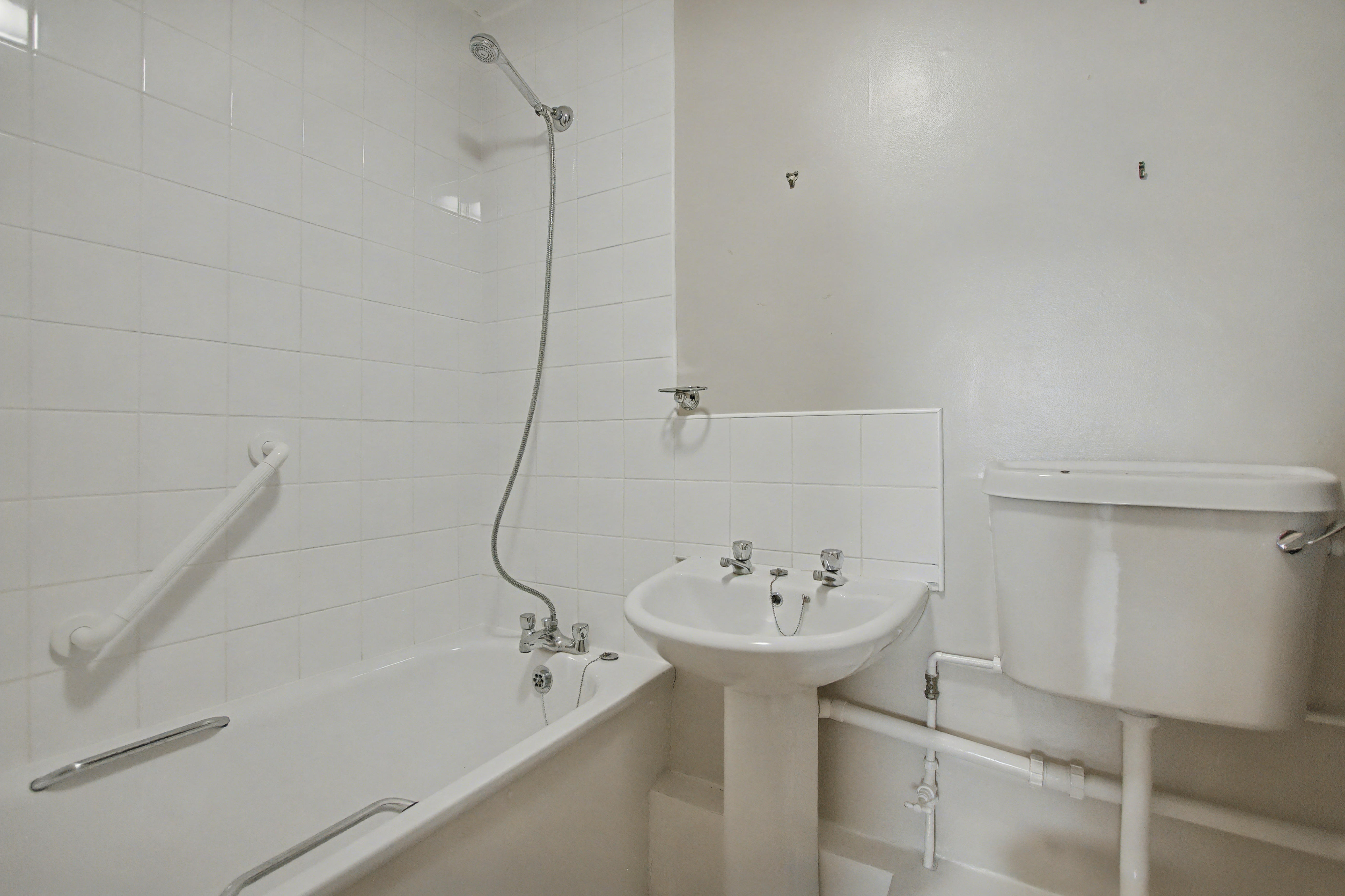 19 Victor Court, Hornchurch, Essex, RM12 4XF