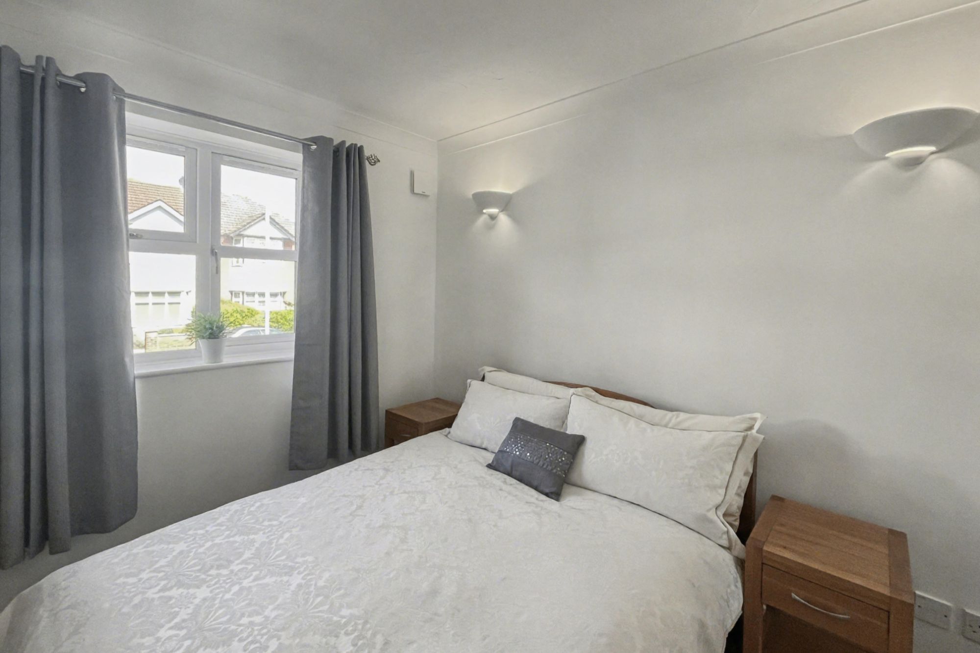 Flat 4 St Andrew’s Court, 49 Dukes Ave, New Malden, Surrey KT3 4JF