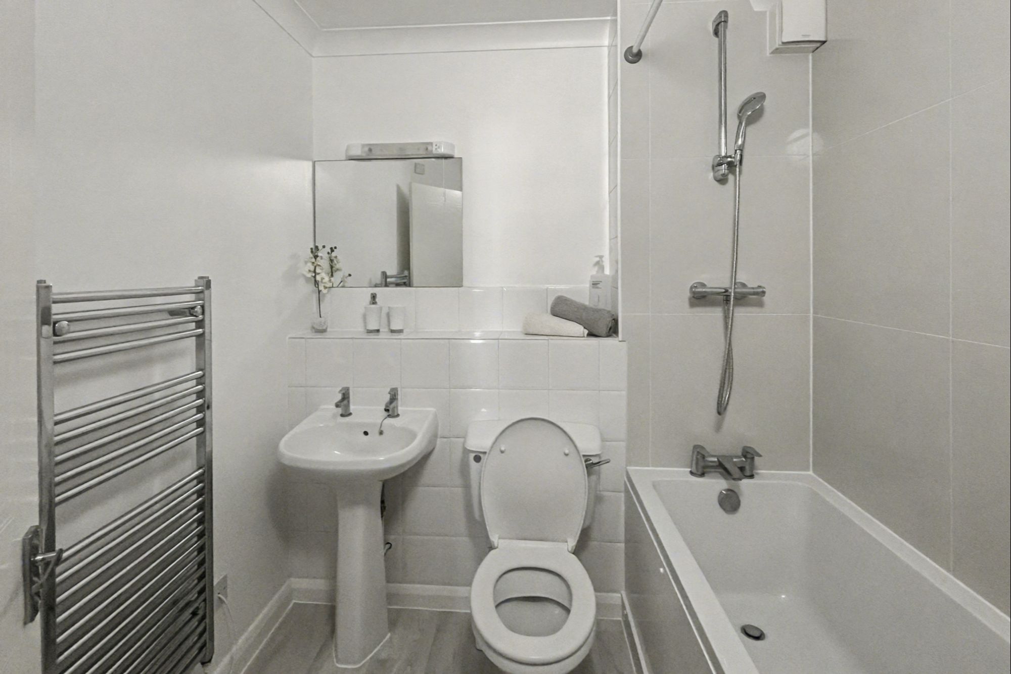 Flat 4 St Andrew’s Court, 49 Dukes Ave, New Malden, Surrey KT3 4JF