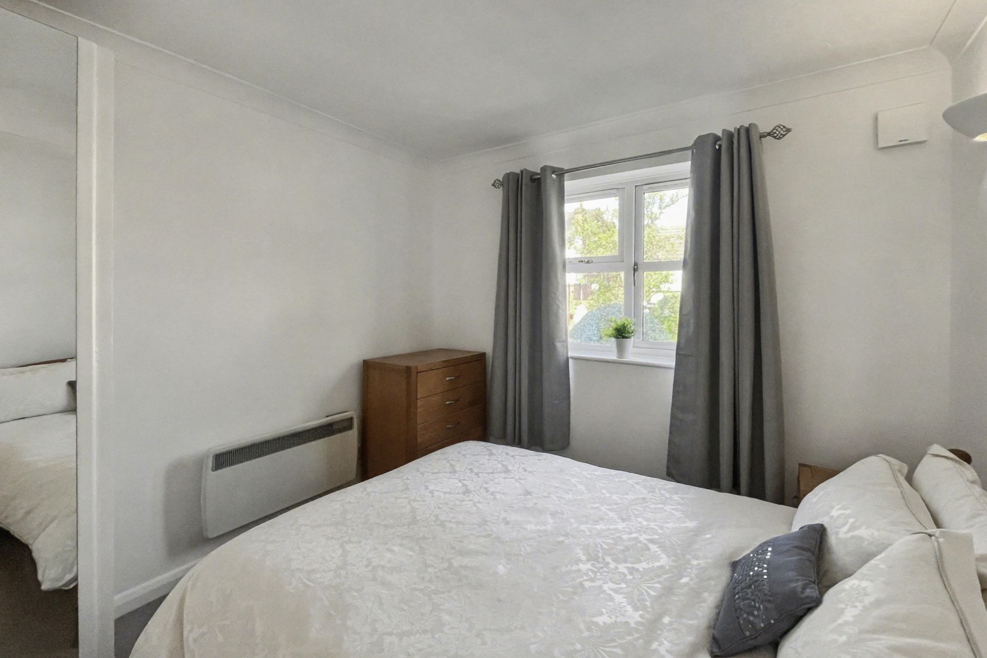 Flat 4 St Andrew’s Court, 49 Dukes Ave, New Malden, Surrey KT3 4JF