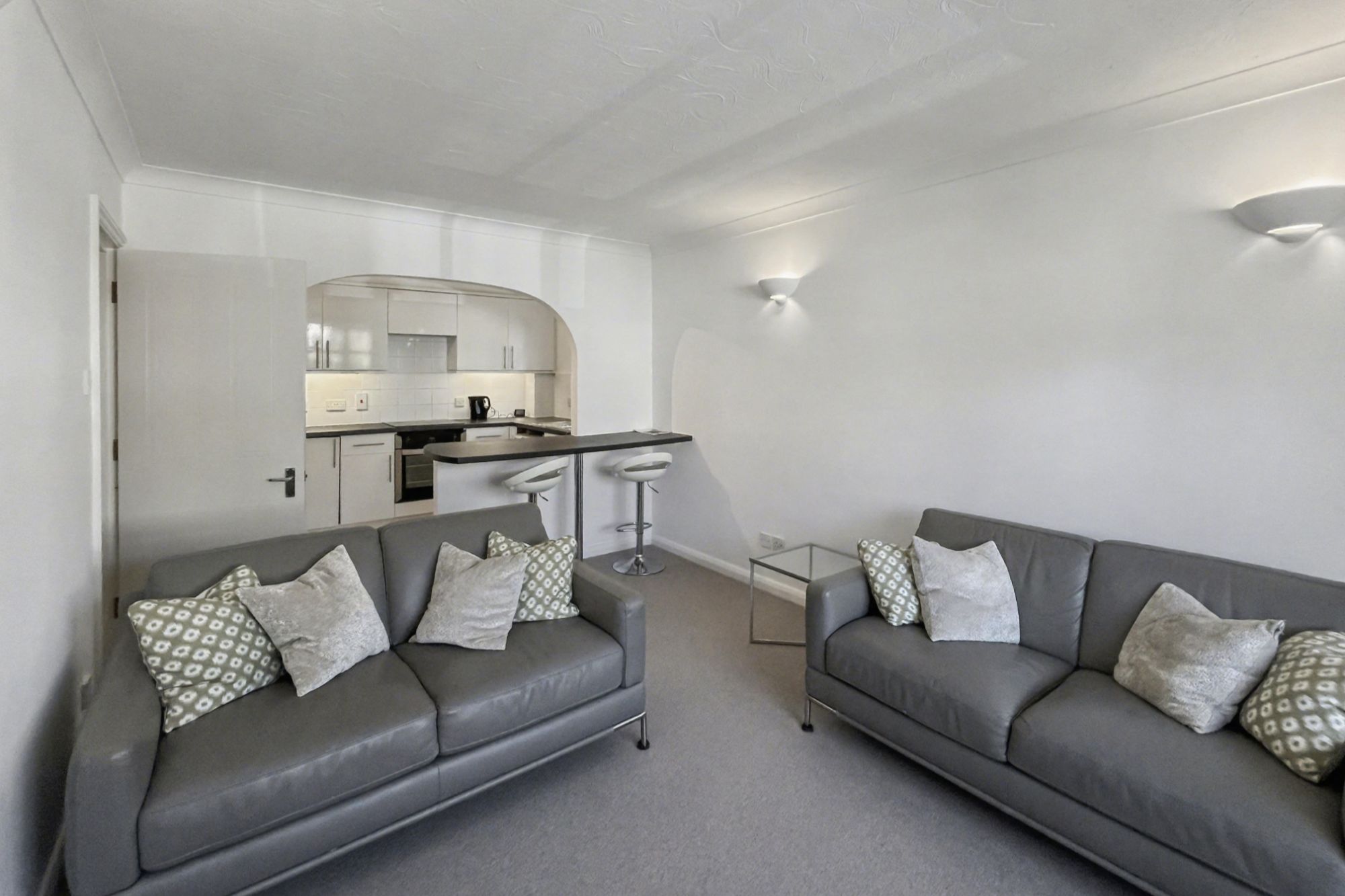 Flat 4 St Andrew’s Court, 49 Dukes Ave, New Malden, Surrey KT3 4JF