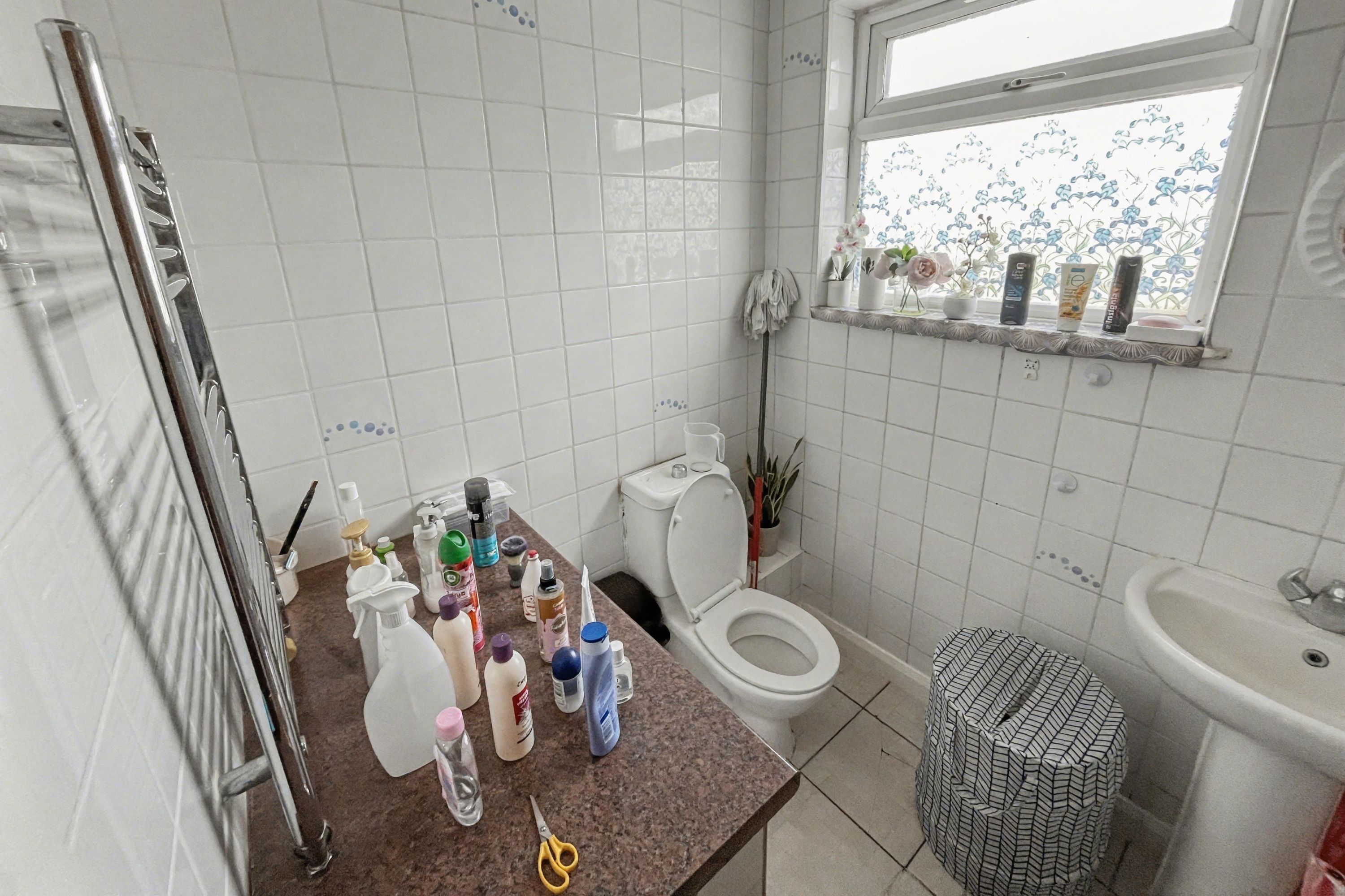 2b Neville Walk, Carshalton, SM5 1JG