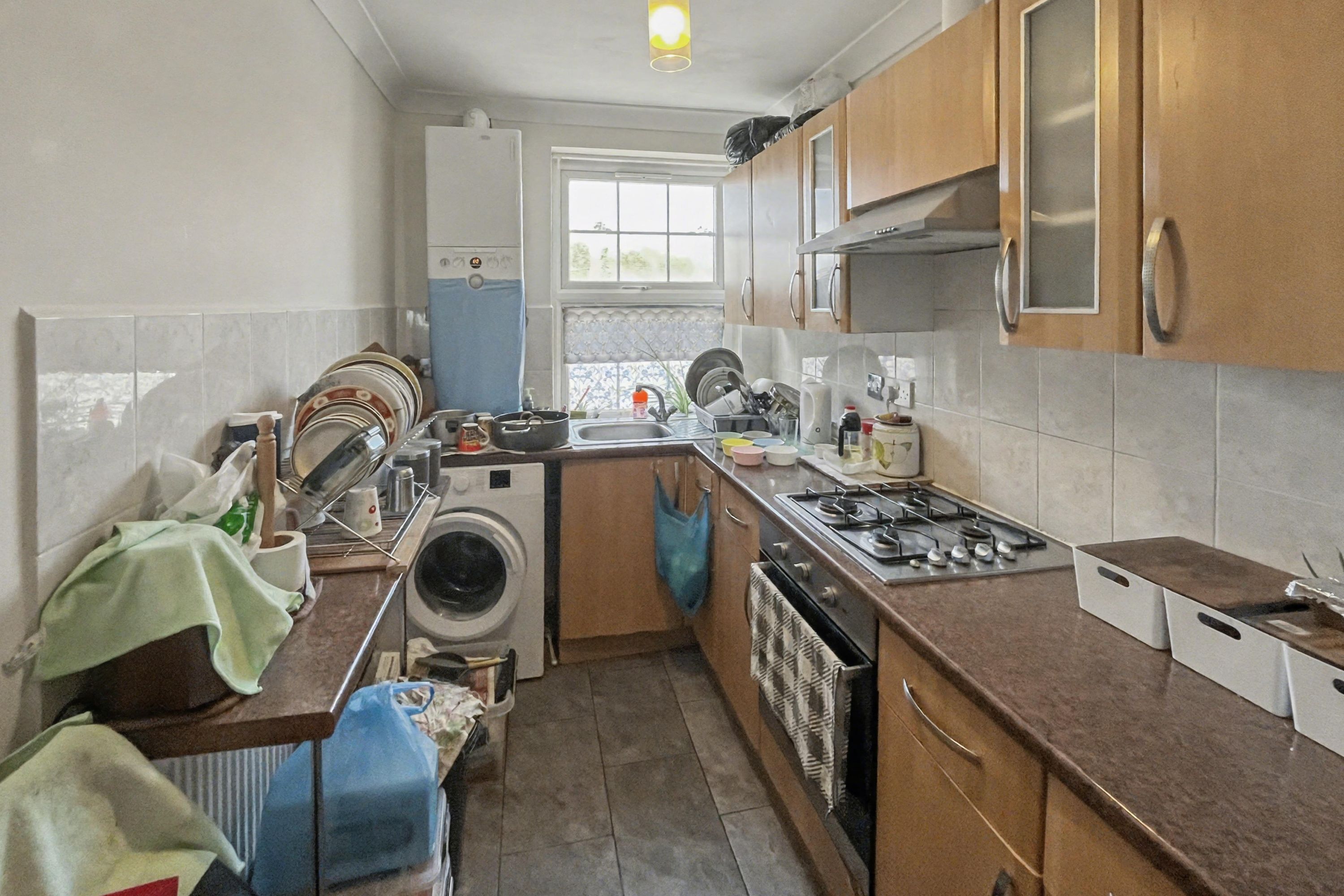 2b Neville Walk, Carshalton, SM5 1JG