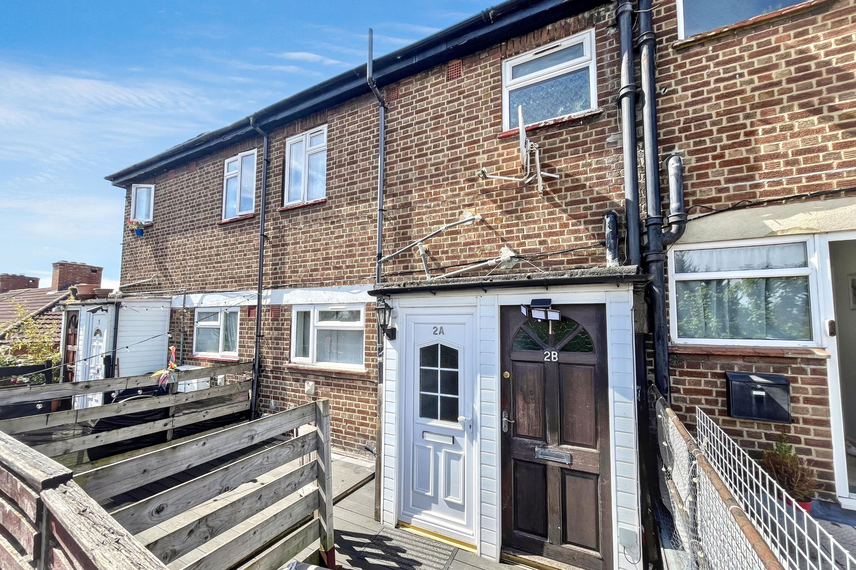 2b Neville Walk, Carshalton, SM5 1JG