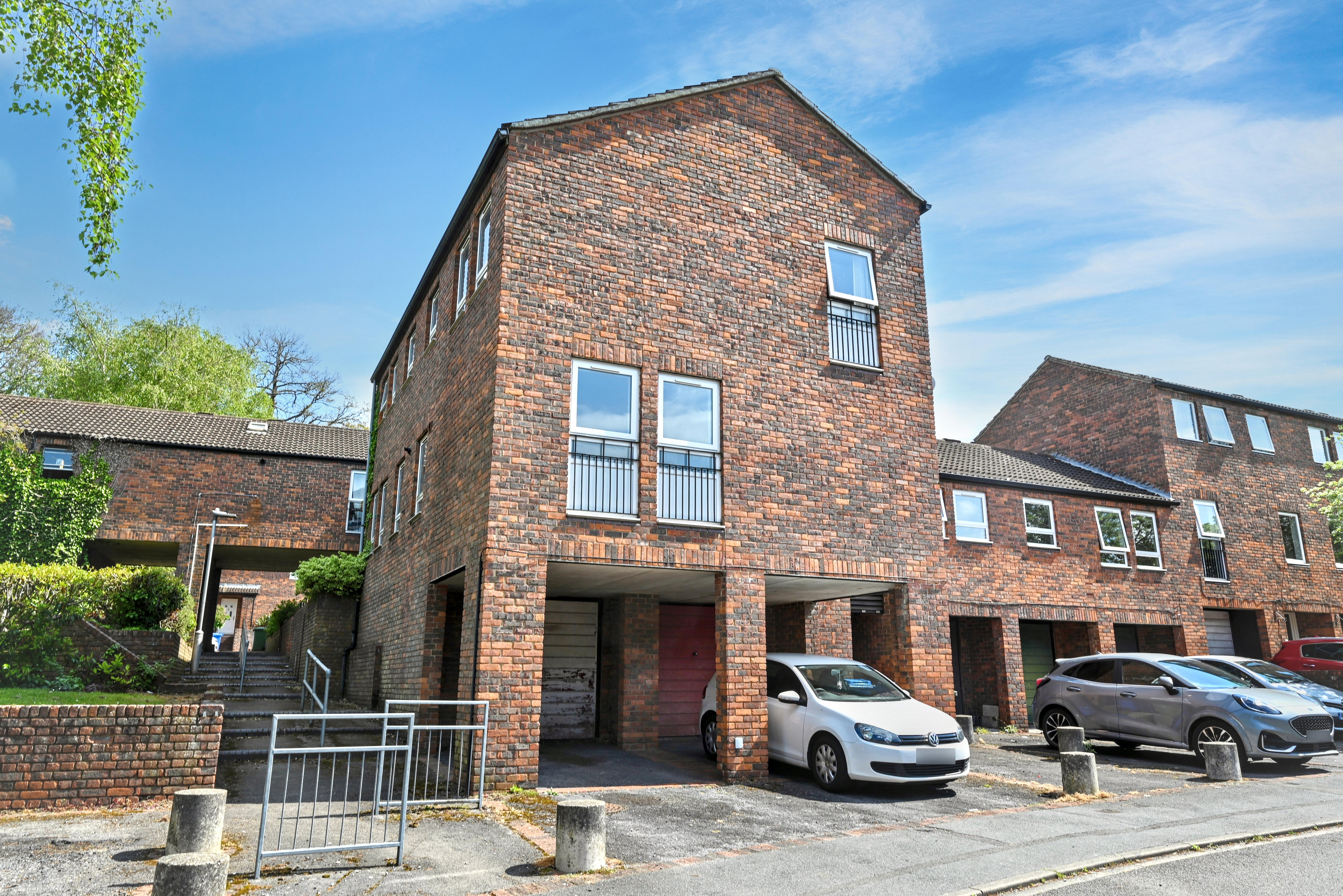 Flat 52 Kimberley, Bracknell, G12 7ZB