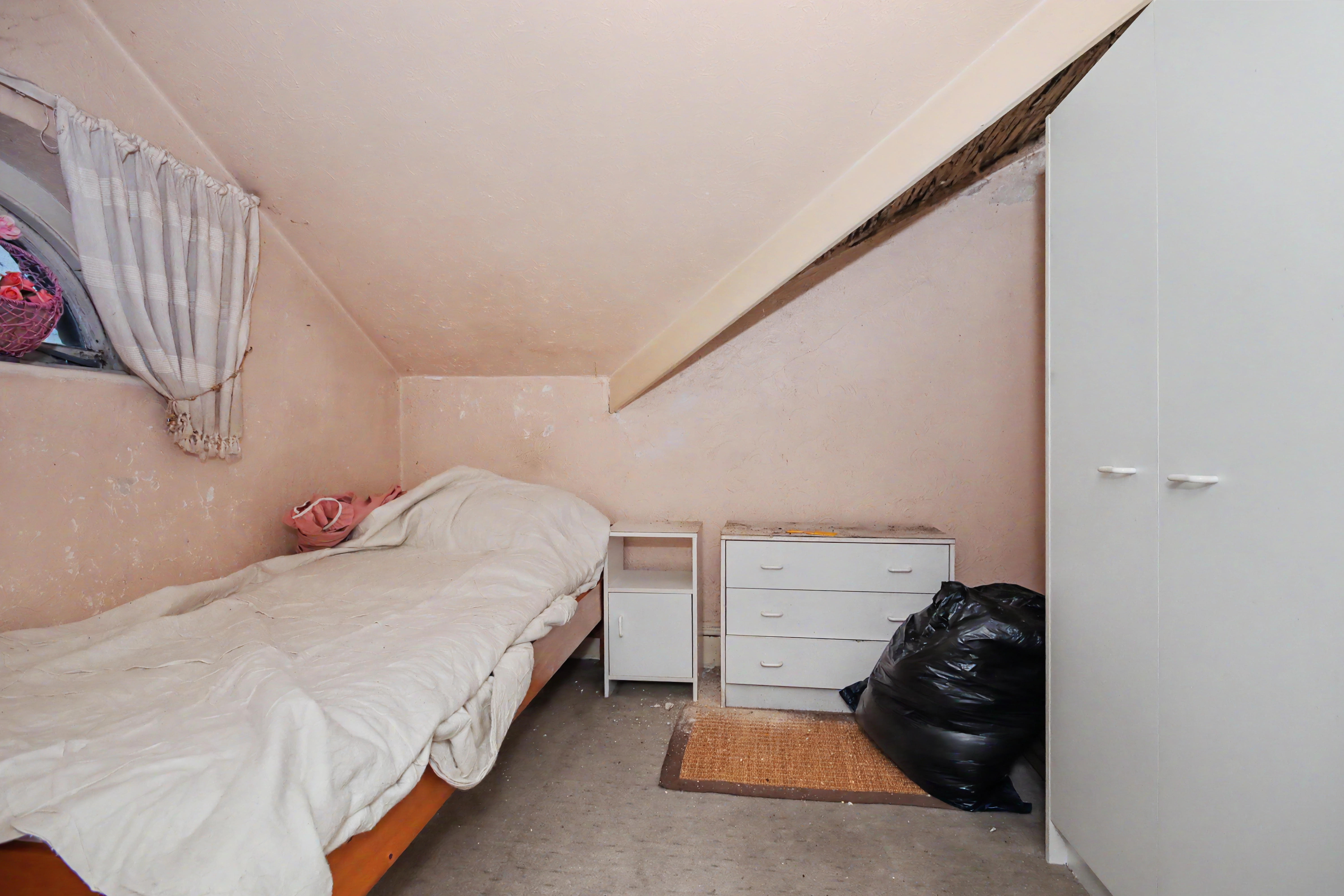 Flat 5, 5 Kirkley Cliff, Lowestoft, Suffolk, NR33 0BY