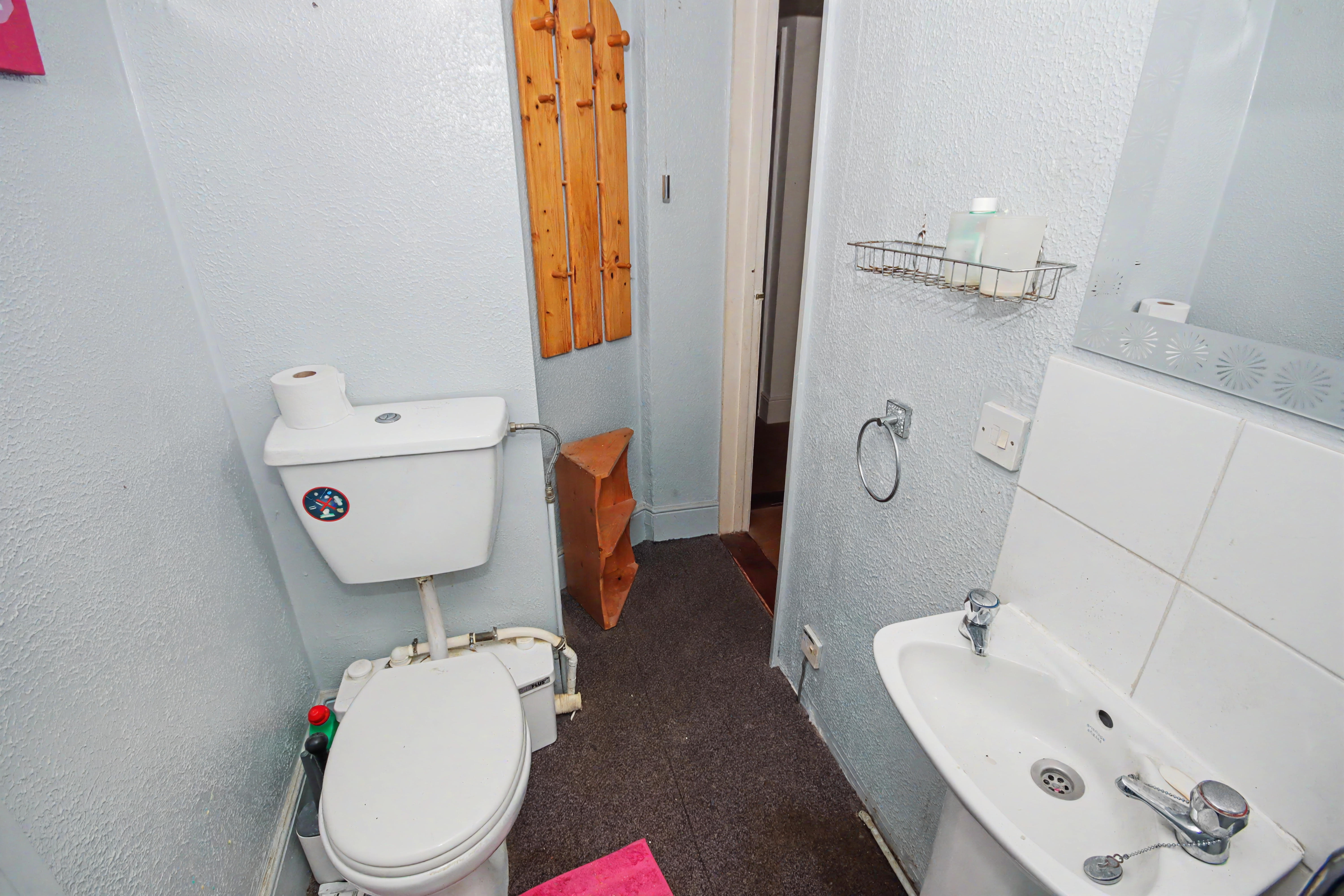 Flat 5, 5 Kirkley Cliff, Lowestoft, Suffolk, NR33 0BY