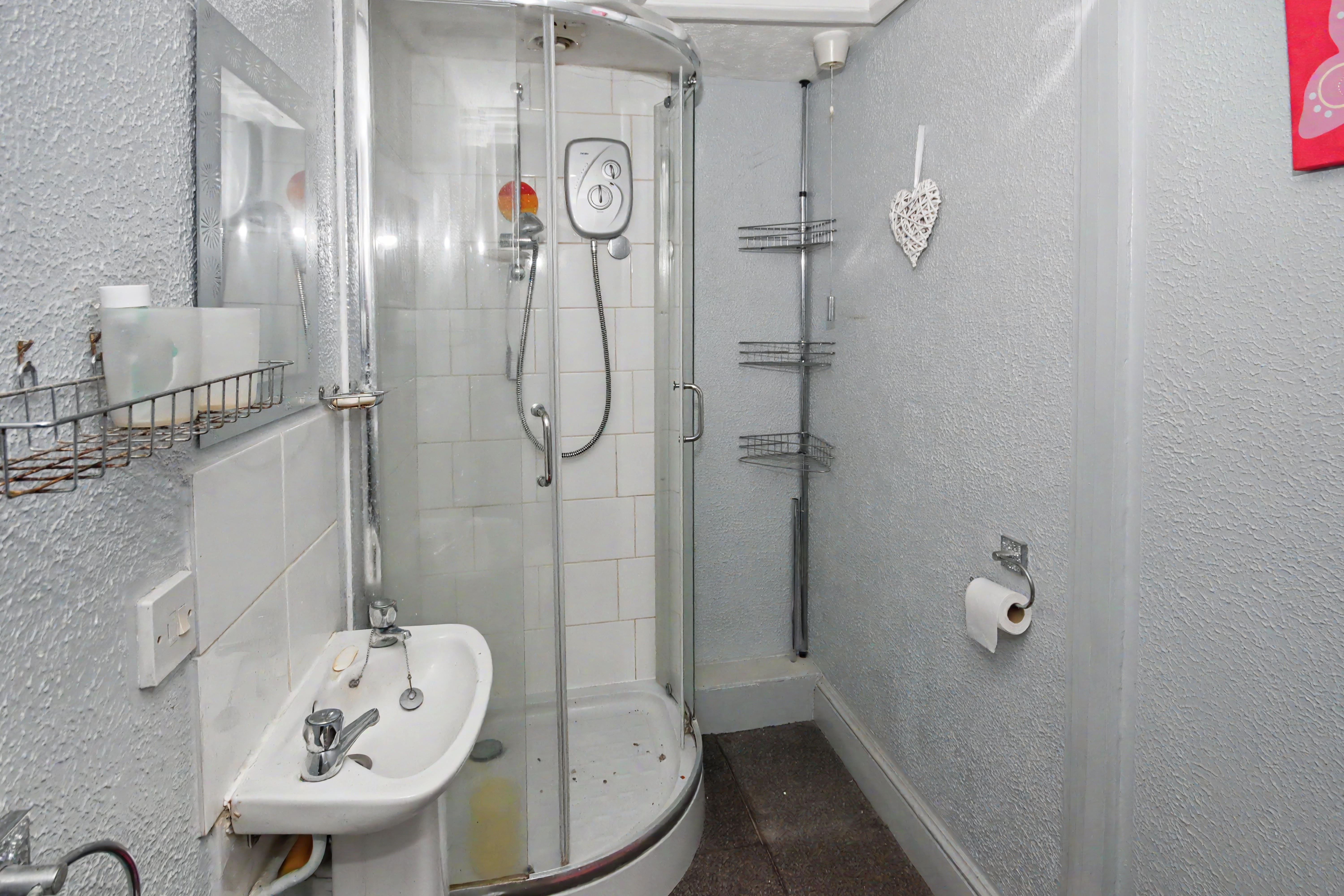 Flat 5, 5 Kirkley Cliff, Lowestoft, Suffolk, NR33 0BY