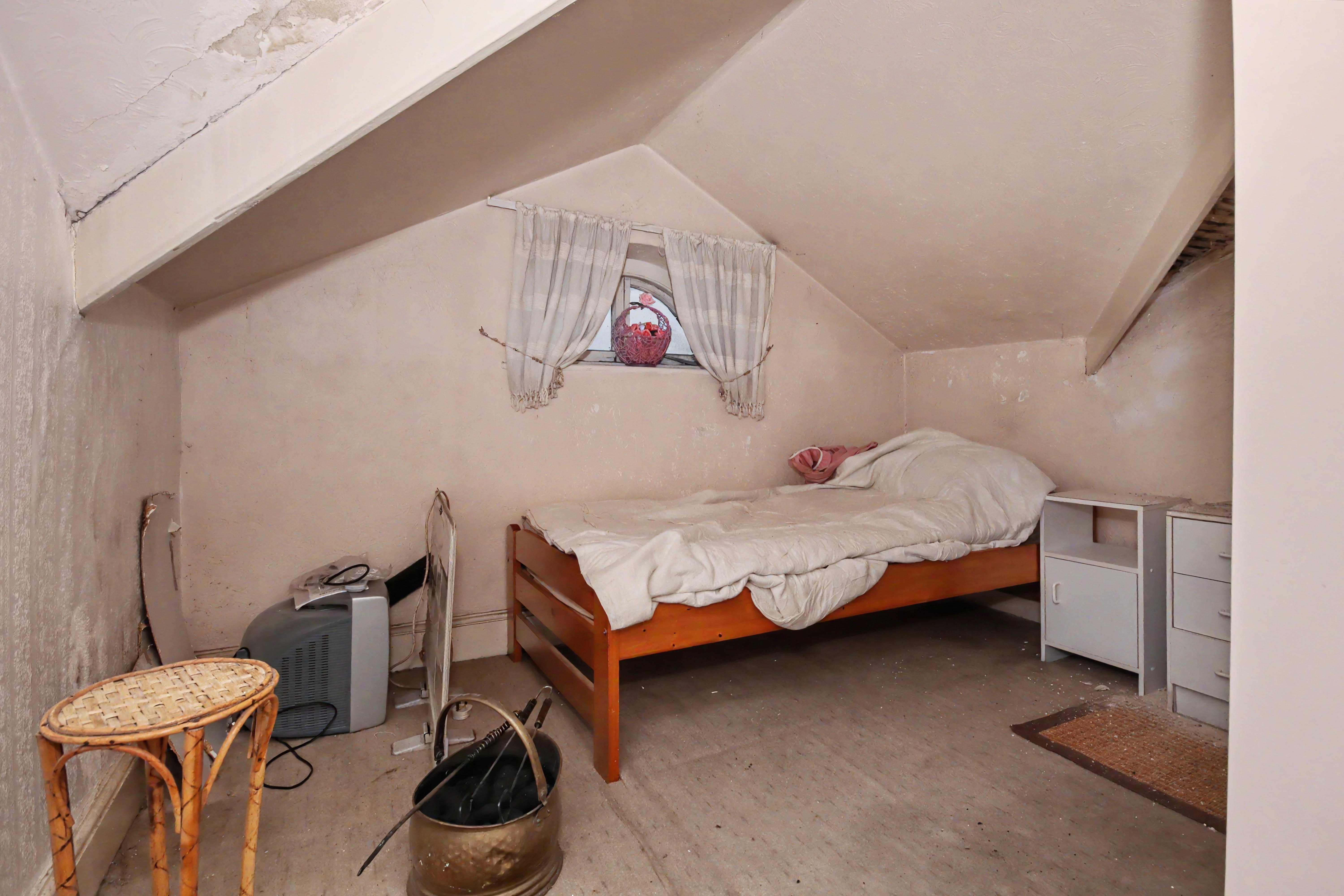 Flat 5, 5 Kirkley Cliff, Lowestoft, Suffolk, NR33 0BY