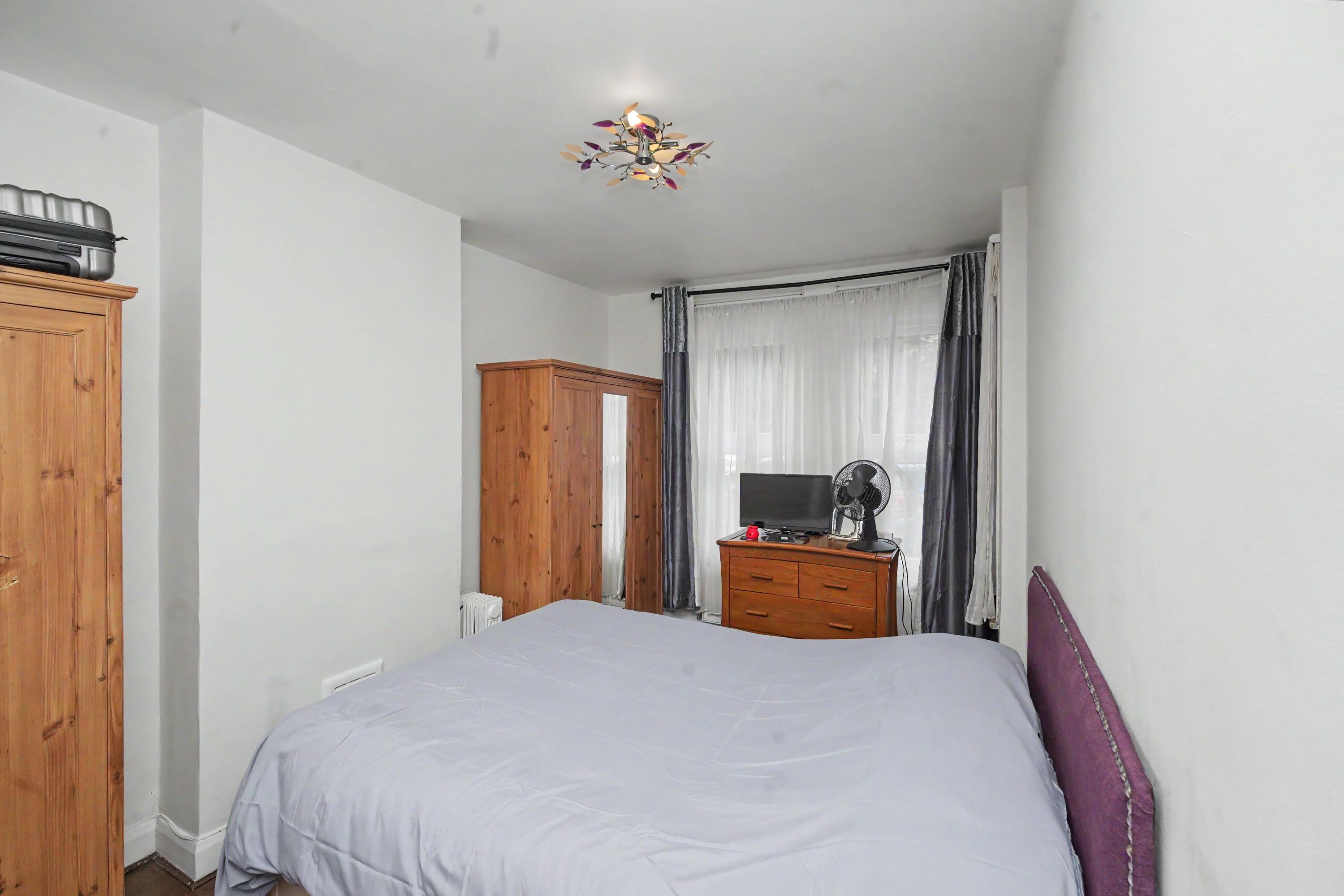 38 Ingatestone Road, Norwood, London SE25 4LG