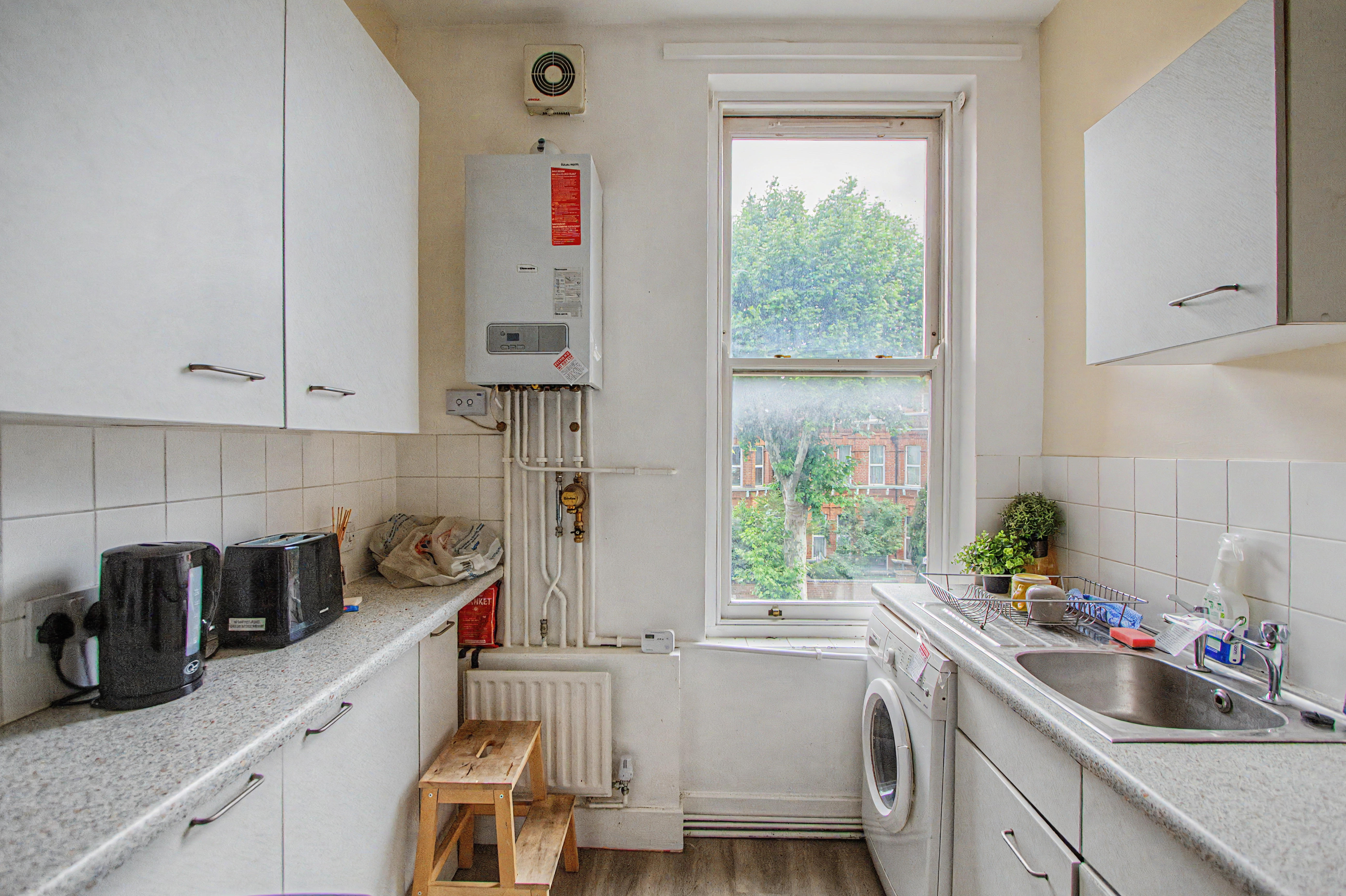 Flat B, 5 Minster Road, Cricklewood, London, NW2 3SD