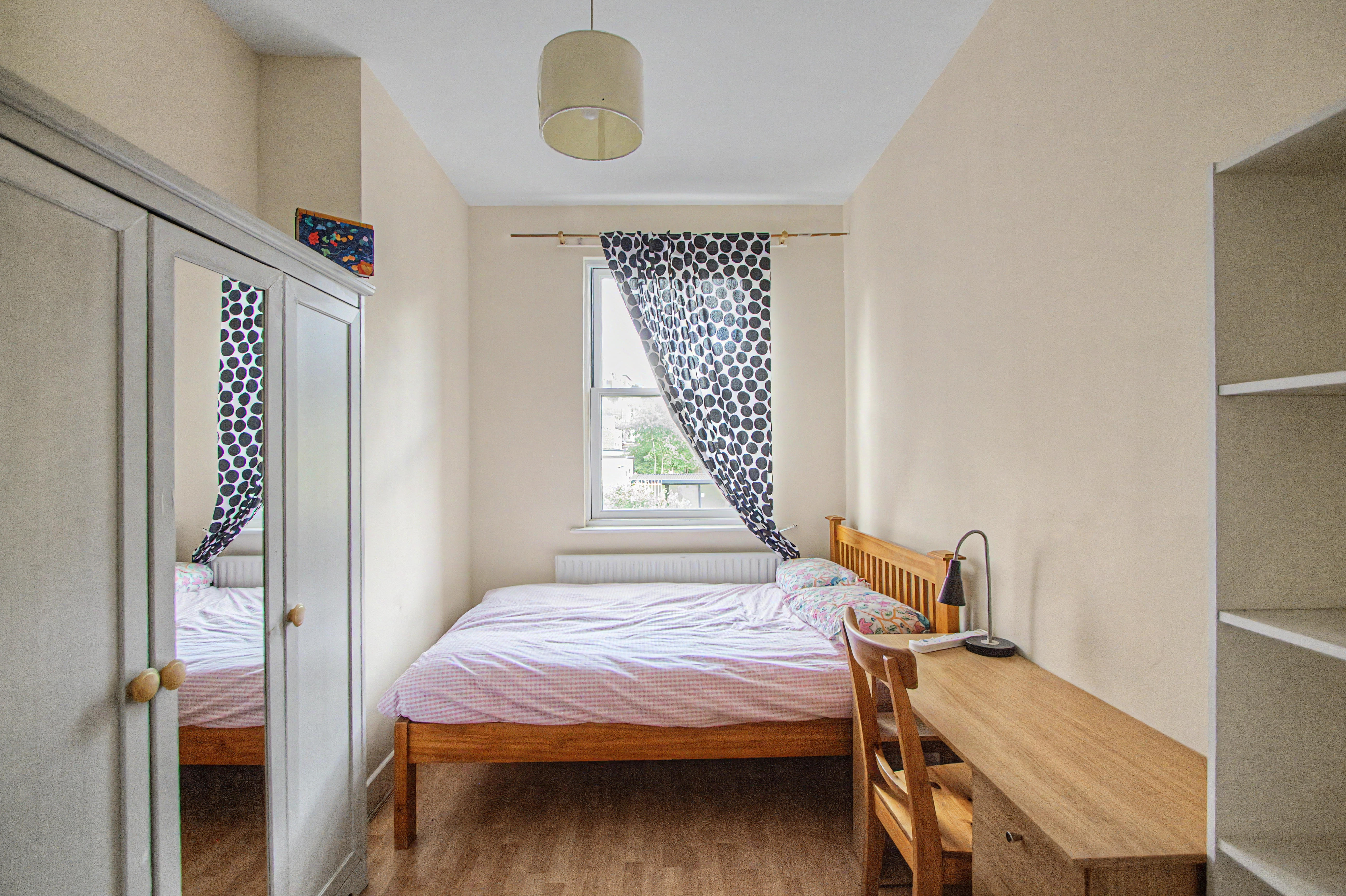 Flat B, 5 Minster Road, Cricklewood, London, NW2 3SD
