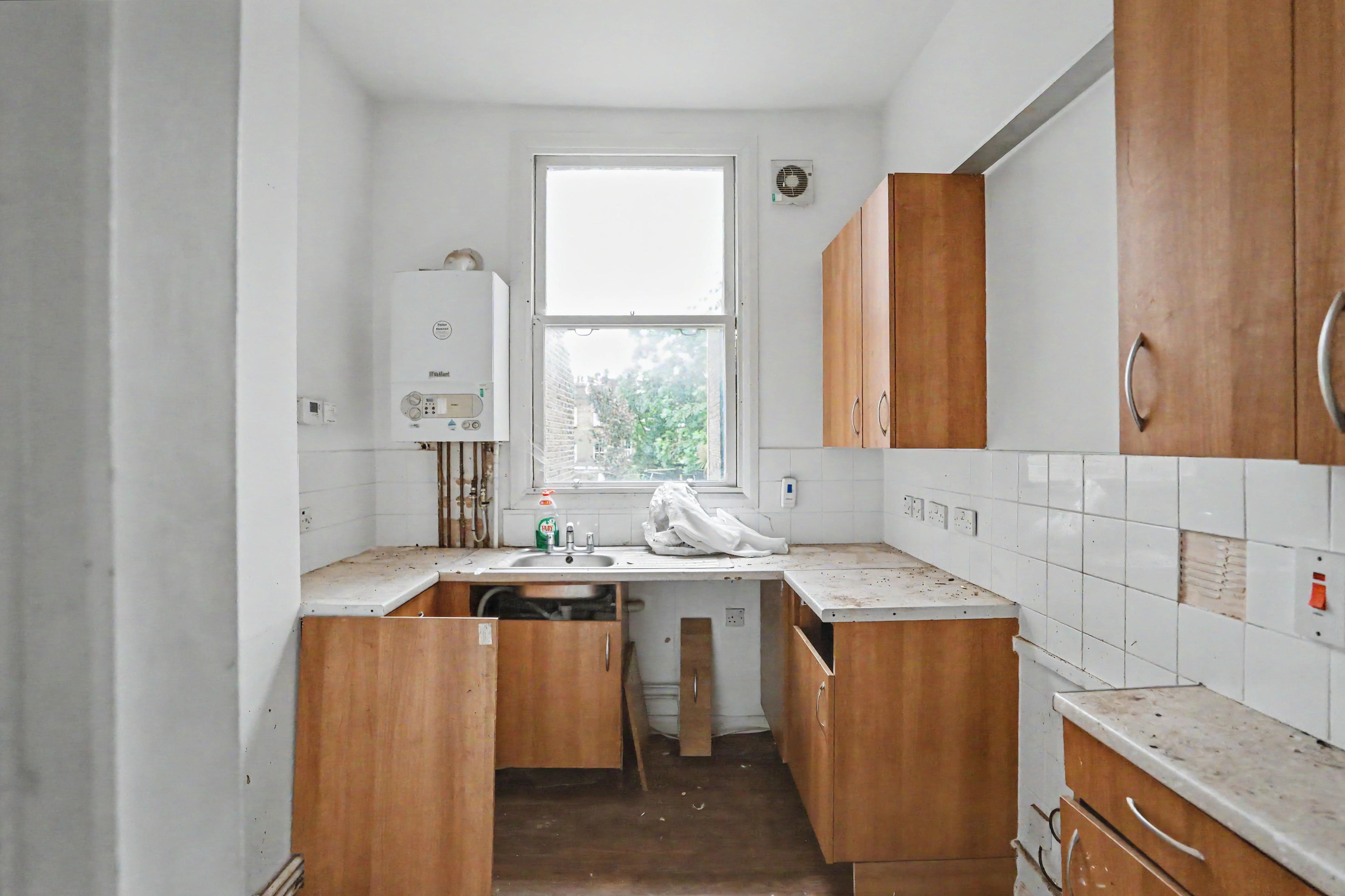 Flat B, 116 Hinton Road, Herne Hill, London, SE24 0HU