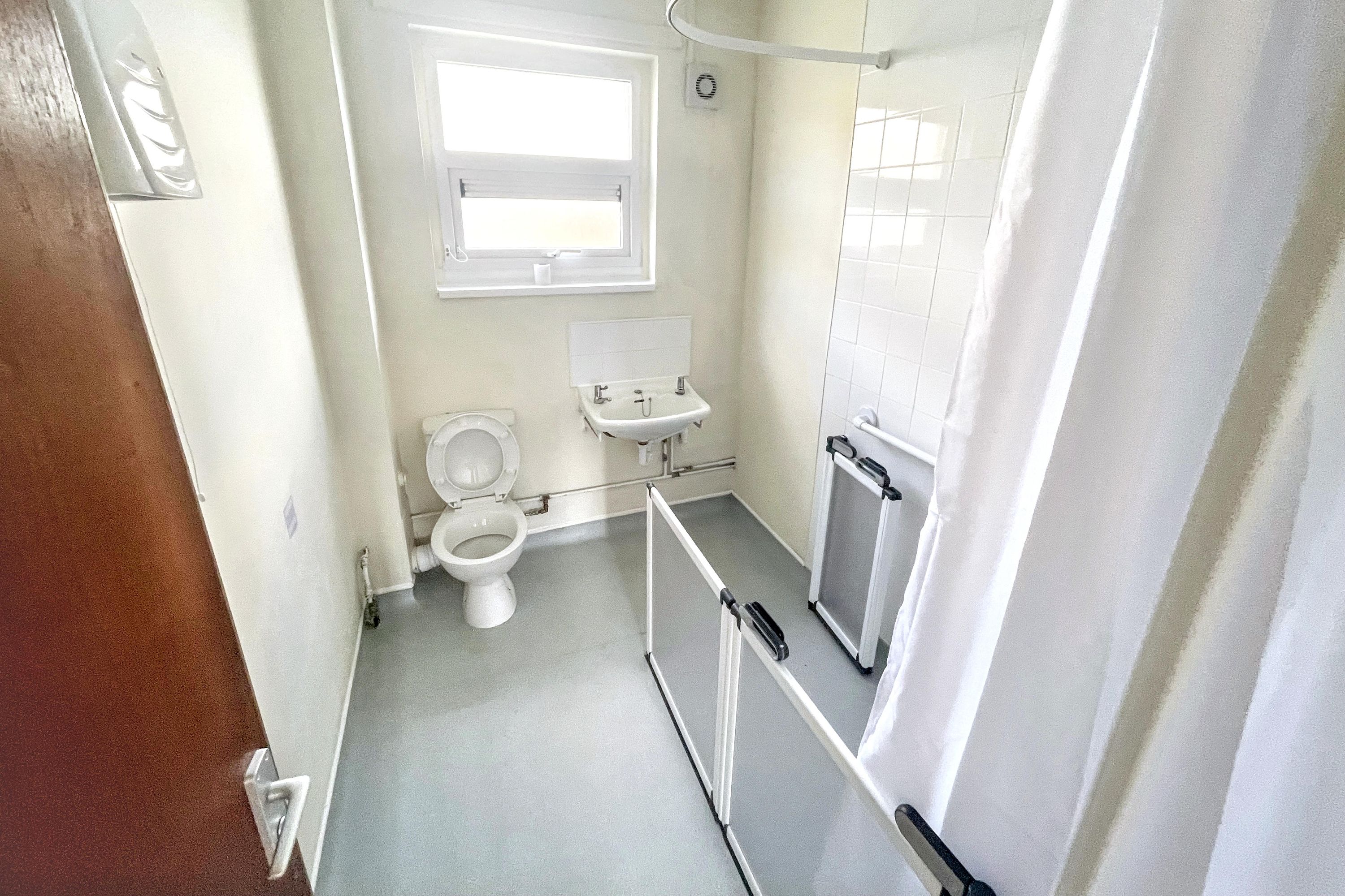 107 Parklands, Malmesbury, Wiltshire, SN16 0QL