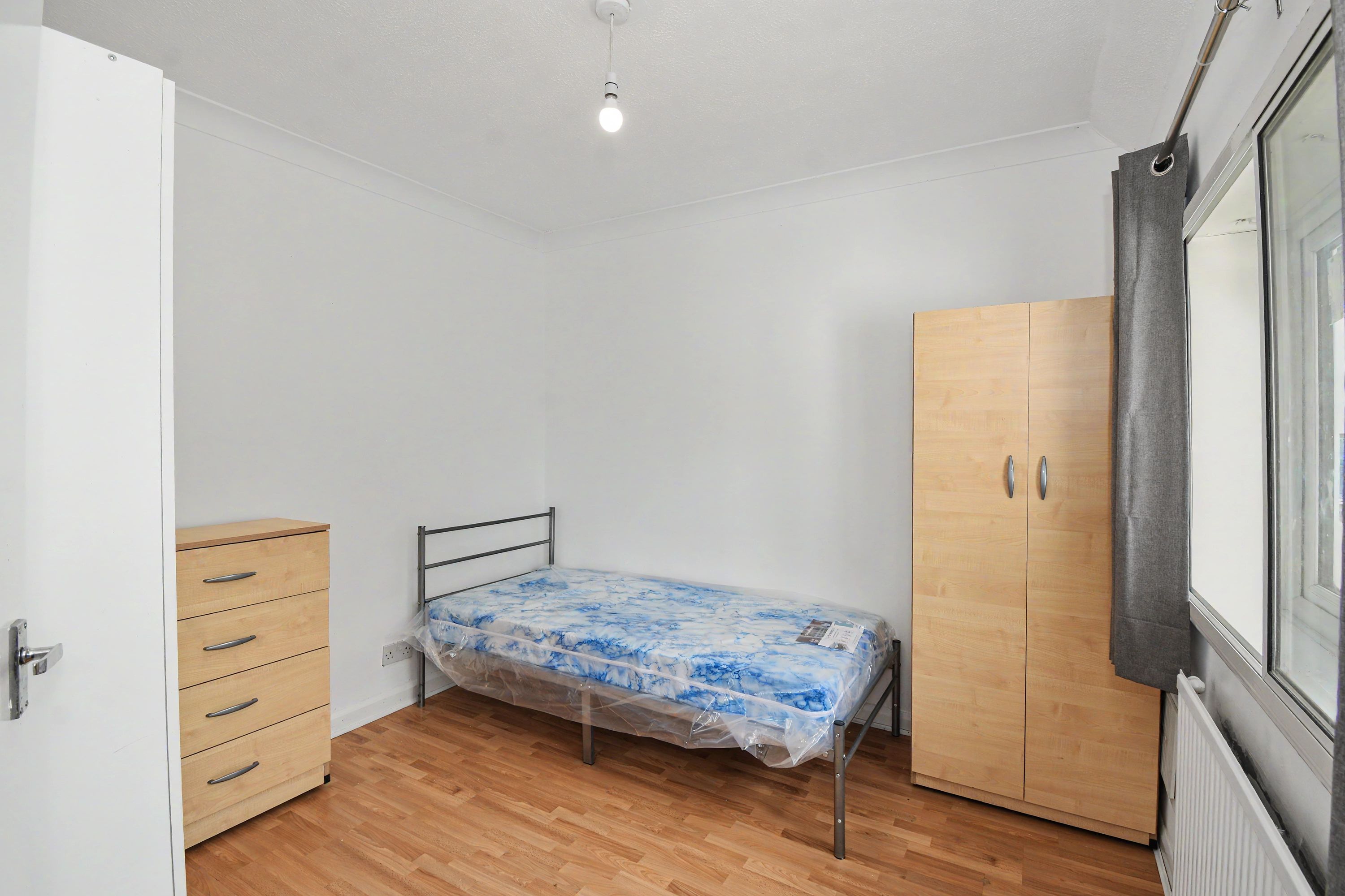 71 Moreland Avenue, Colnbrook, Slough SL3 0LL