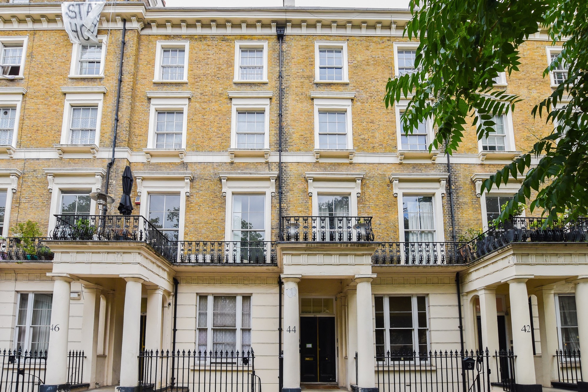 44B Gloucester Gardens, Paddington, London, W2 6BN