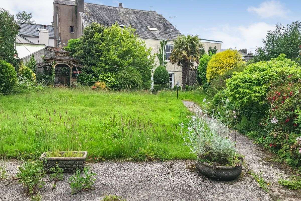 Lonsdale House Hotel, 11 Daltongate, Ulverston, Cumbria LA12 7BD