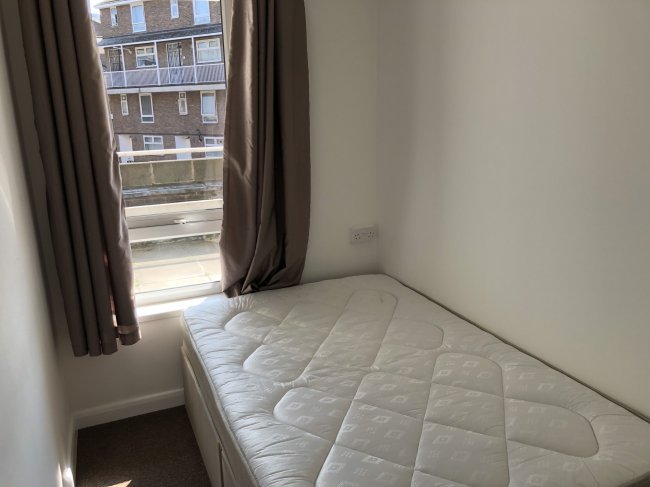 142 Pigott Street, Limehouse, London E14 7DW 3