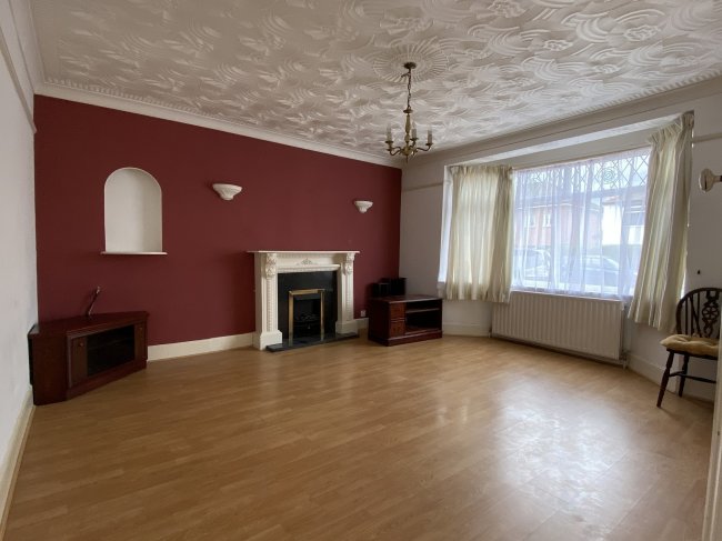 10 Kenilworth Road, Ashford TW15 3EL 8