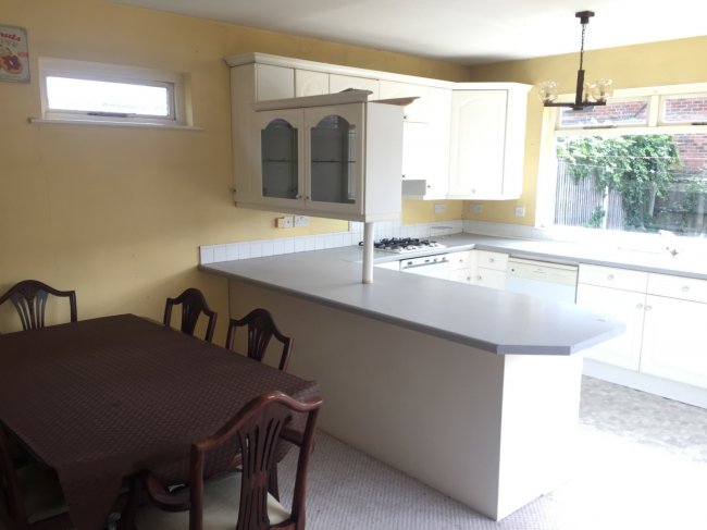 10 Kenilworth Road, Ashford TW15 3EL 8