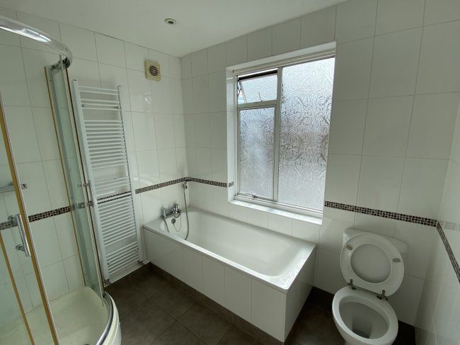 10 Kenilworth Road, Ashford TW15 3EL 8