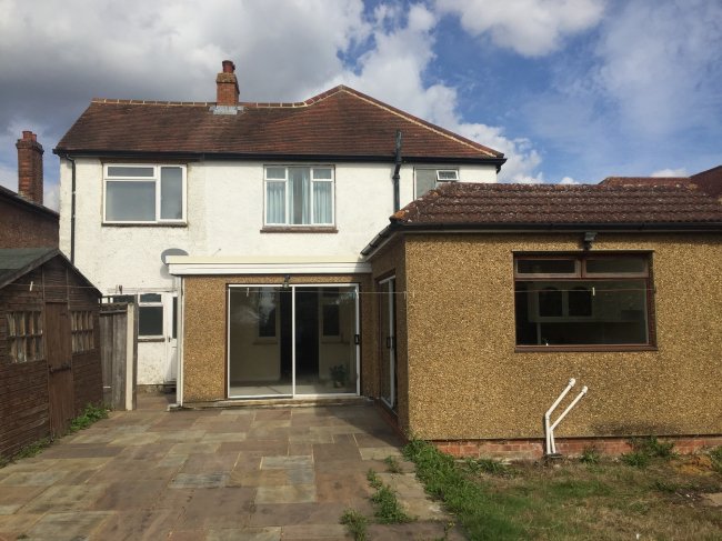 10 Kenilworth Road, Ashford TW15 3EL 8