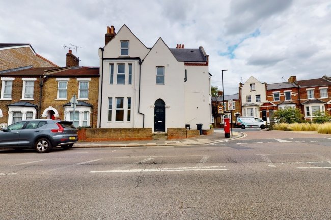 203 Milkwood Road, Herne Hill, London SE24 0JE 4