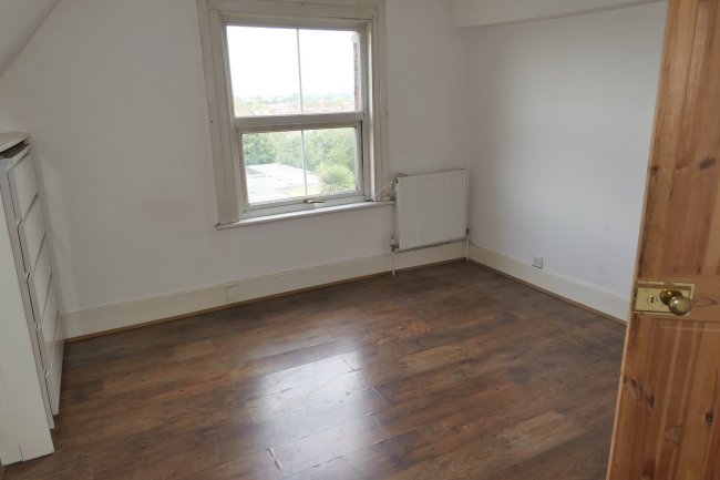 131 Friern Barnet Road, Friern Barnet, London N11 3DY 7