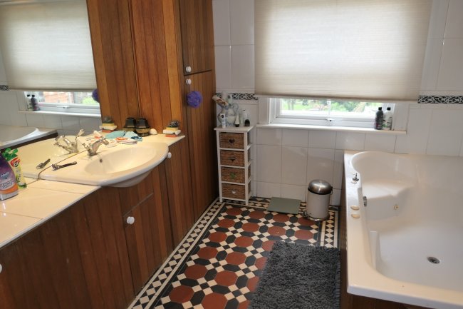 131 Friern Barnet Road, Friern Barnet, London N11 3DY 7