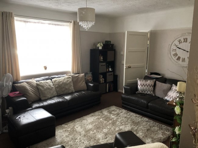 91 Huxley Road, Leyton, London E10 5QX 5