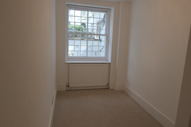 Flat 1, 53 Palace Gardens Terrace, Kensington, London W8 4SB 3