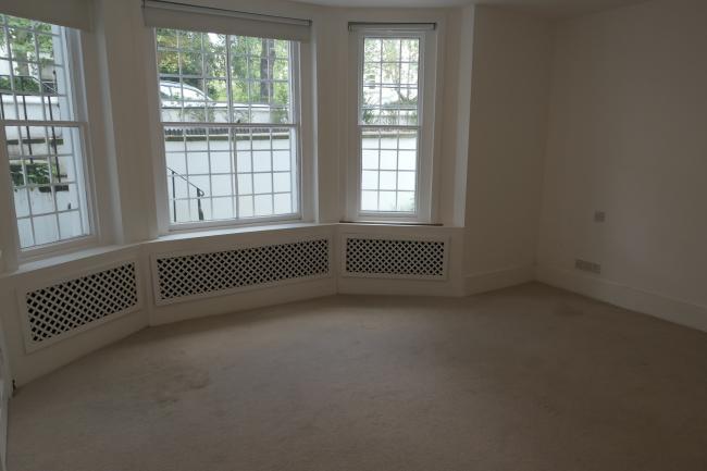 Flat 1, 53 Palace Gardens Terrace, Kensington, London W8 4SB 3