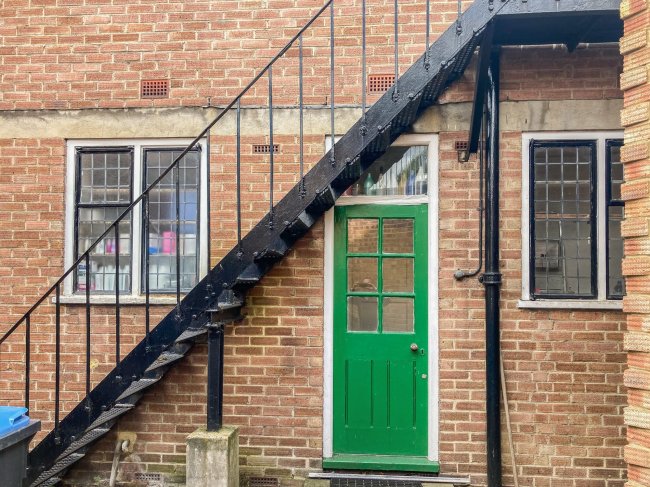 1 Cobham Way, East Horsley, Surrey KT24 5BH 9