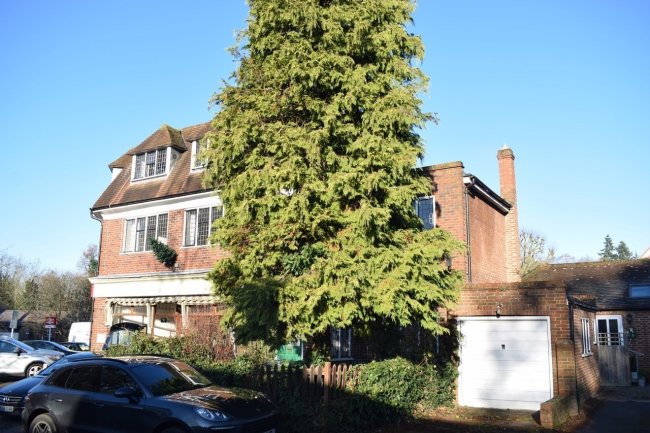 1 Cobham Way, East Horsley, Surrey KT24 5BH 9